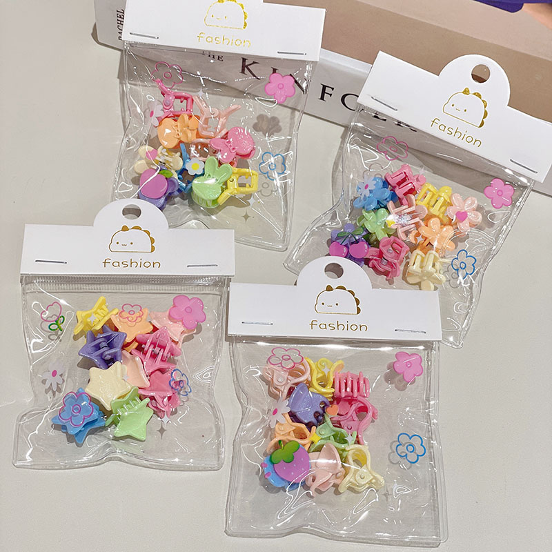 New candy-colored hanging bag accessory for children, small clip, children's hair clip, five-star plum blossom rabbit pattern, baby small scratch hair clip Application Scenario