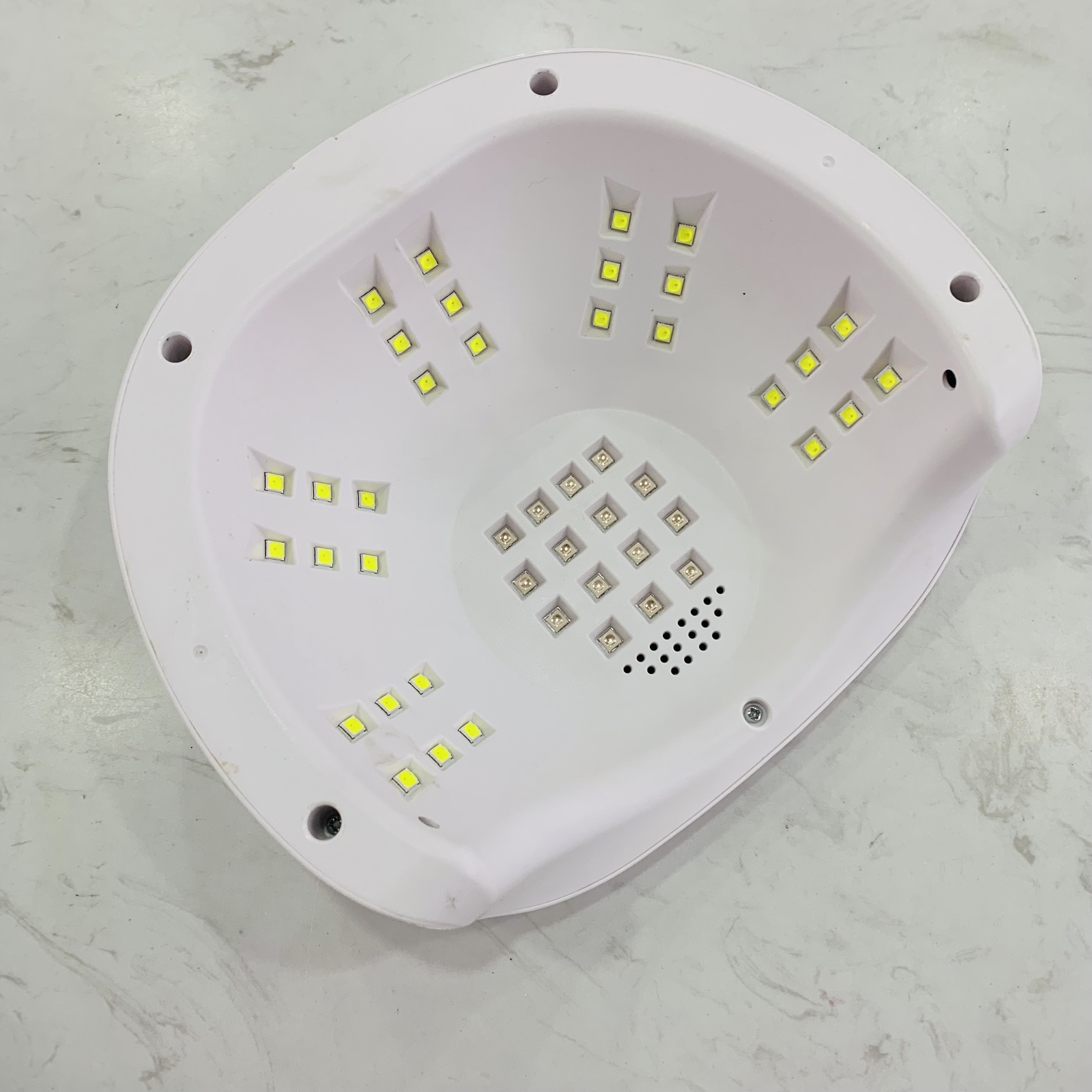 The new 288W portable hand-held nail lamp, high-power nail baking lamp and therapy lamp, with an intelligent sensing detachable base Application Scenario