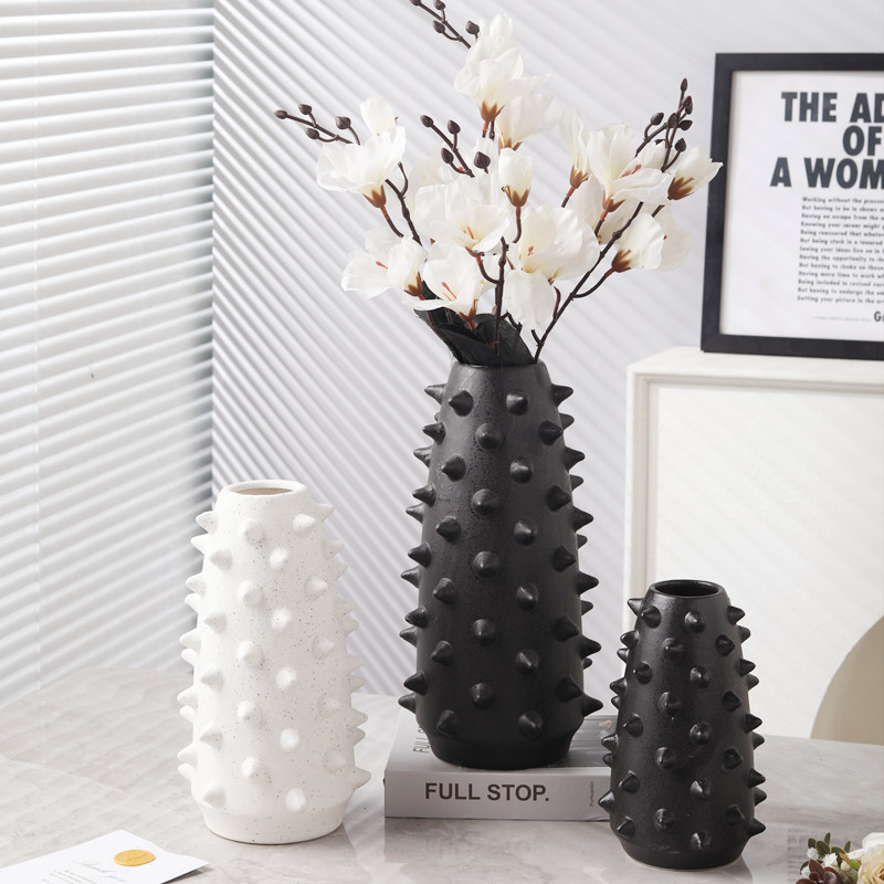 Creative and simple rivet ceramic vases, flower arrangements, flower vases, living room dining tables, wedding model room decorative ornaments Item Picture