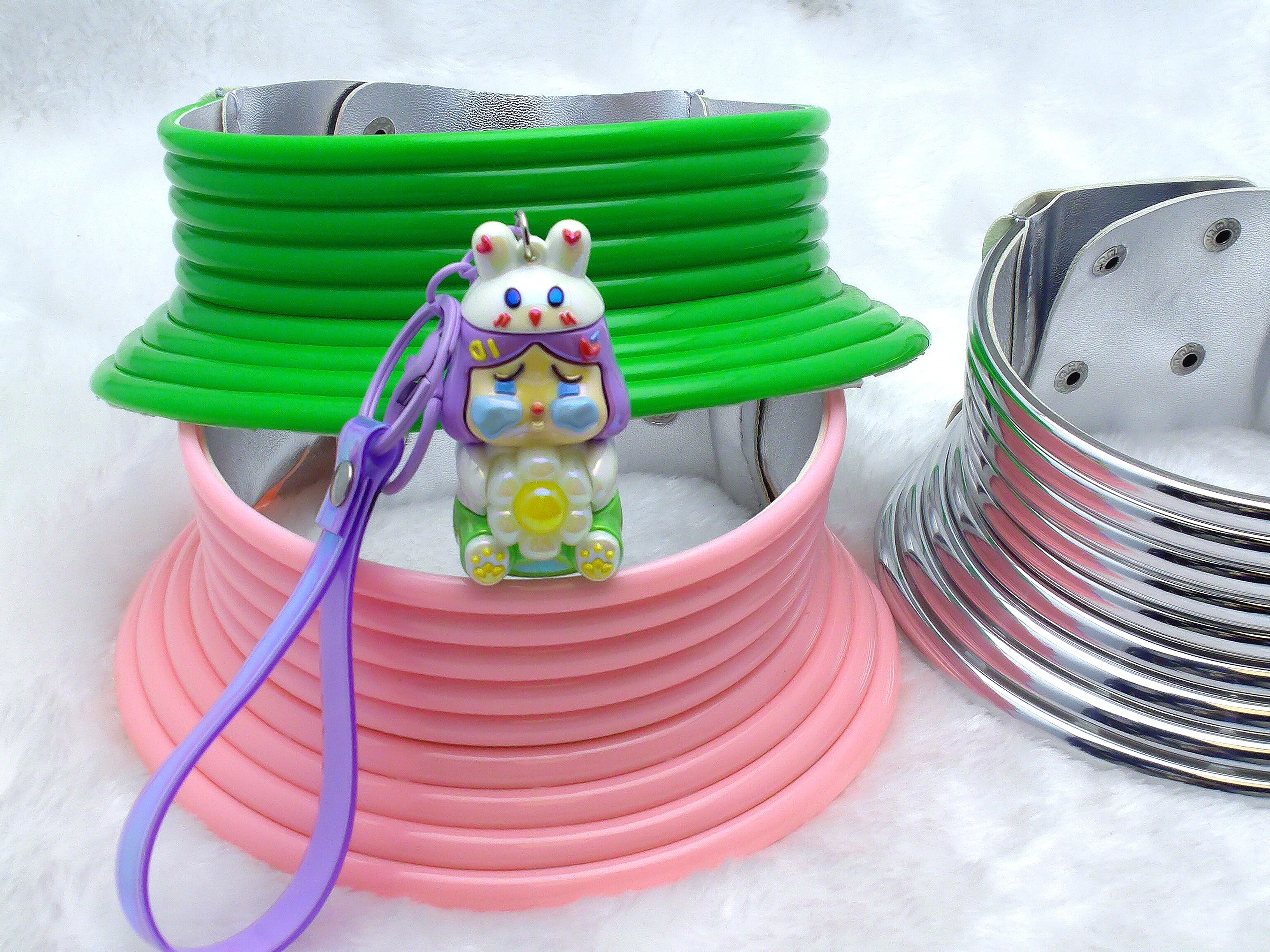A cute PVC car key chain backpack accessory pendant featuring a crying little girl, a popular Internet celebrity Application Scenario