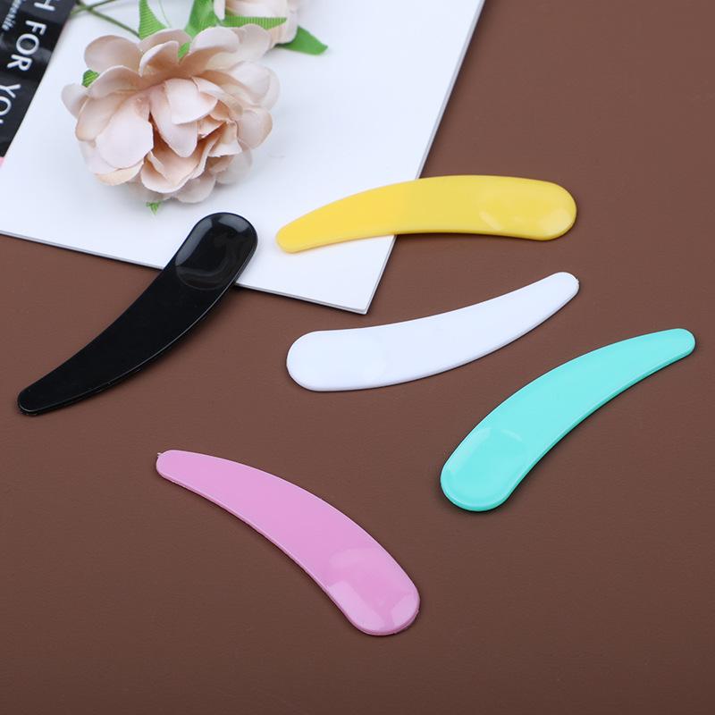 manufacturers supply crescent spoon small digging spoon mask stick spoon face cream spoon cosmetic packaging packing packing tools Application Scenario