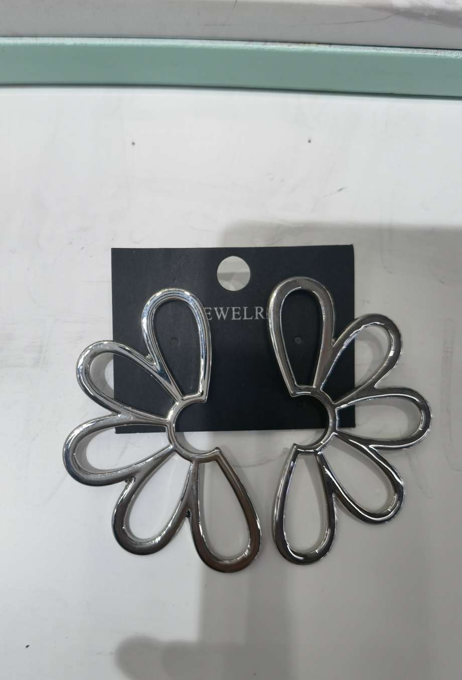 2024年爆款推荐耳环耳钉铁片，美观大方，高级感，保色电镀，流行款式网络爆款产品图