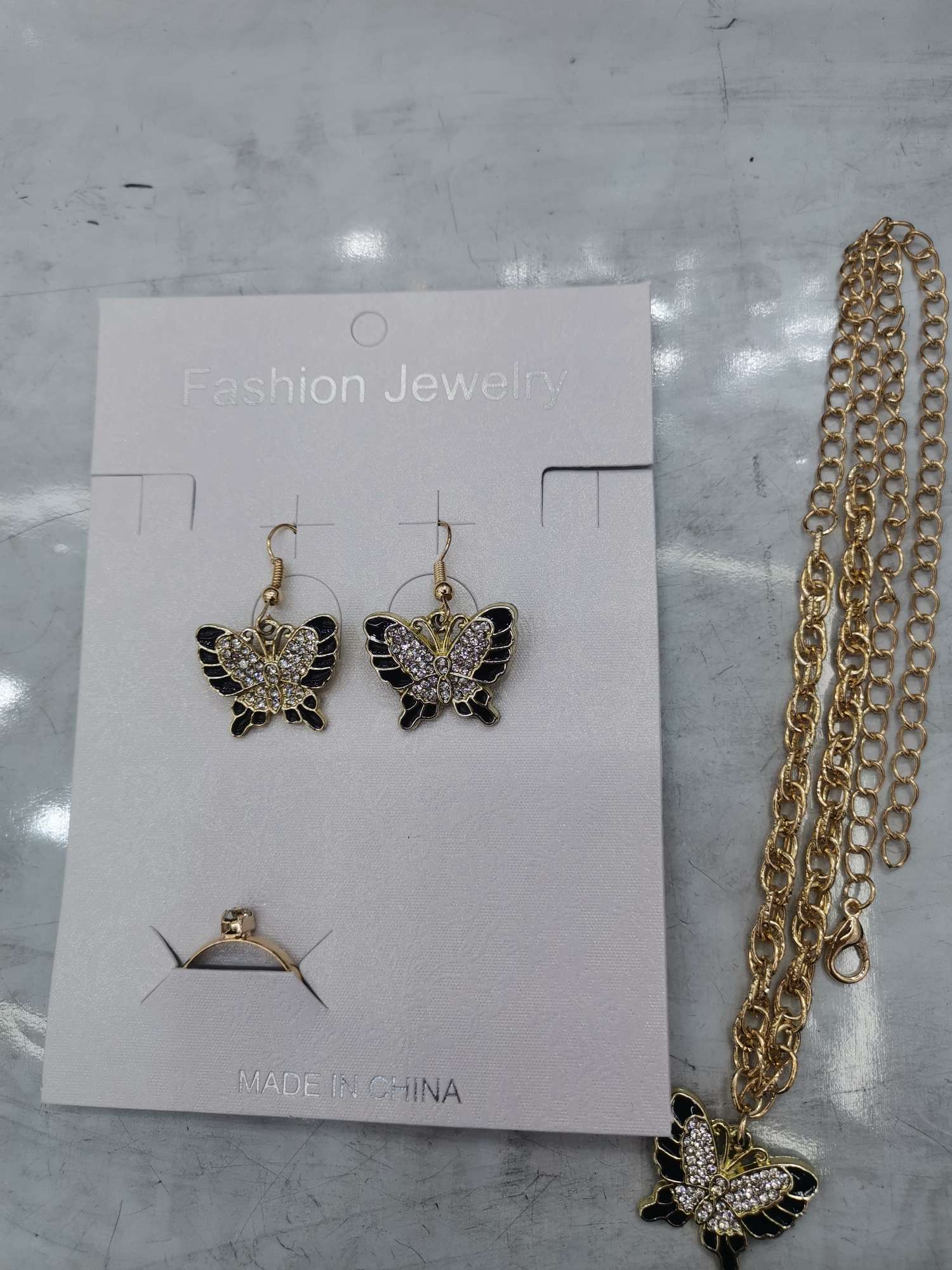 水晶锆石套链饰品首饰套装 耳钉六对装 2元店特价 防走光扣子设计 精致璀璨光泽 锆石套链精品首饰白底实物图