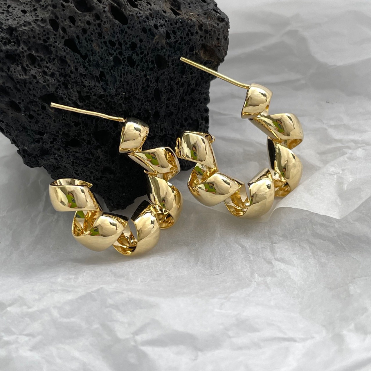 S925银针铜镀真金C形几何扭曲耳环小众设计感轻奢优雅名媛风耳饰厂家直发半开口耳环