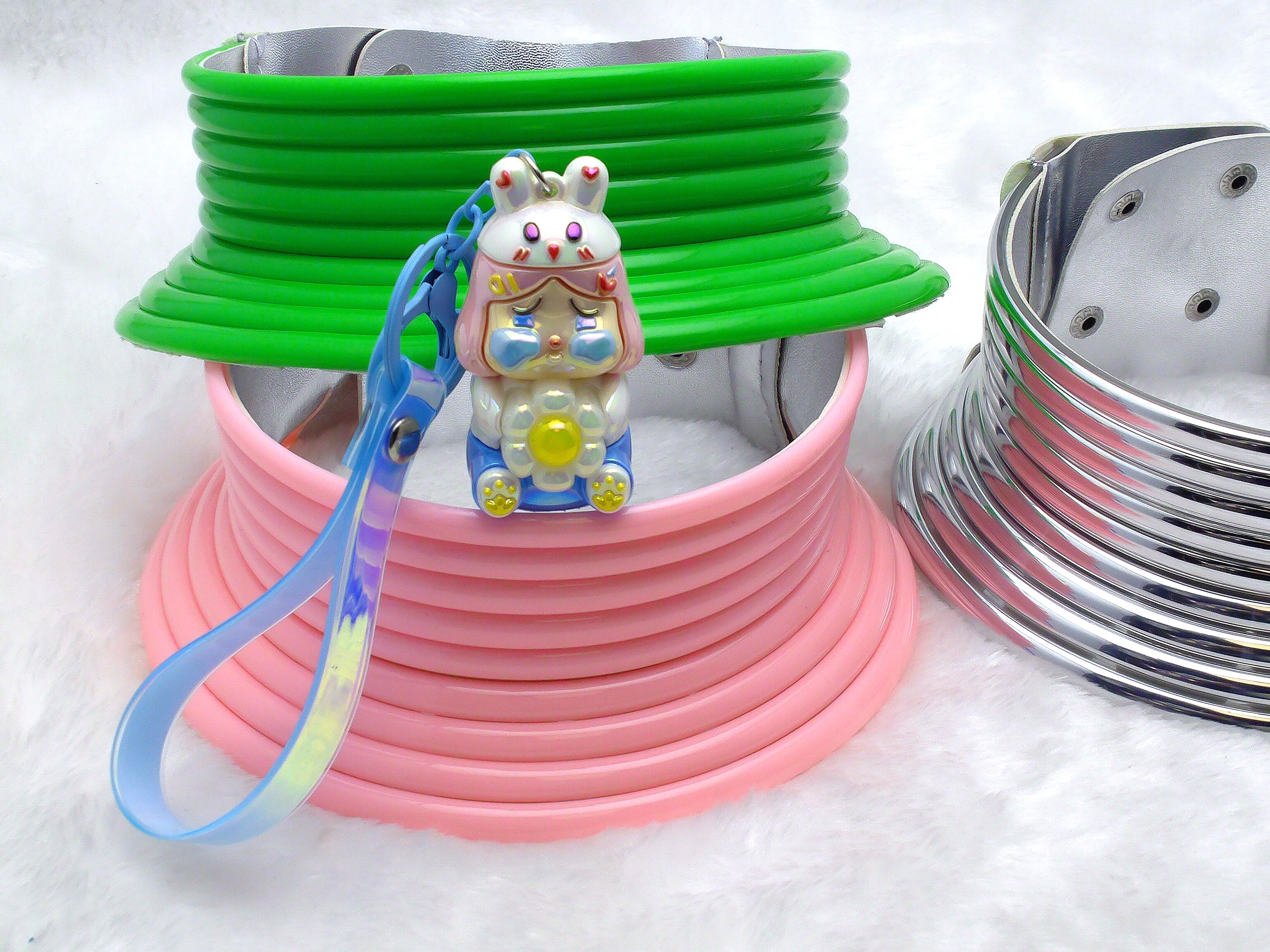 A cute PVC car key chain backpack accessory pendant featuring a crying little girl, a popular Internet celebrity Item Picture