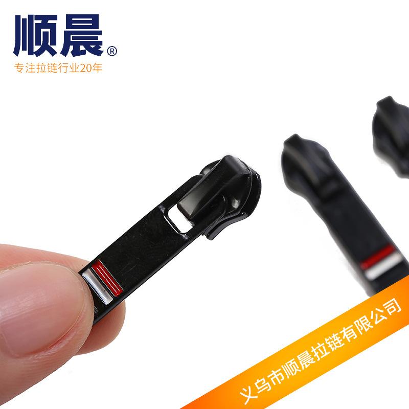 Wholesale Direct Supply Paint Reverse Pull Head No. 3 Excellent inside-out Wear Zipper Waterproof Zipper Head Pull Head Clothing Accessories Item Picture