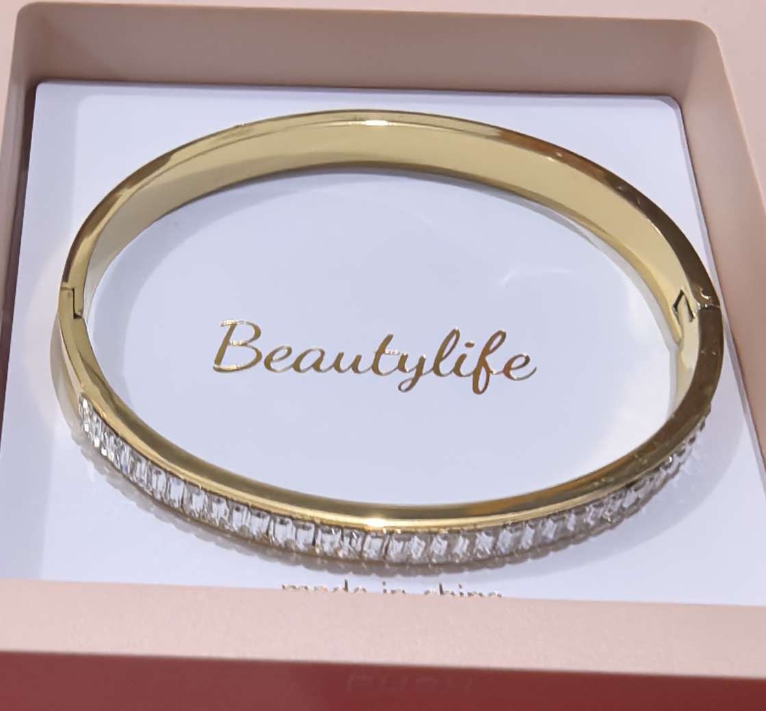 Titanium steel bracelet, zircon inlaid bracelet Application Scenario