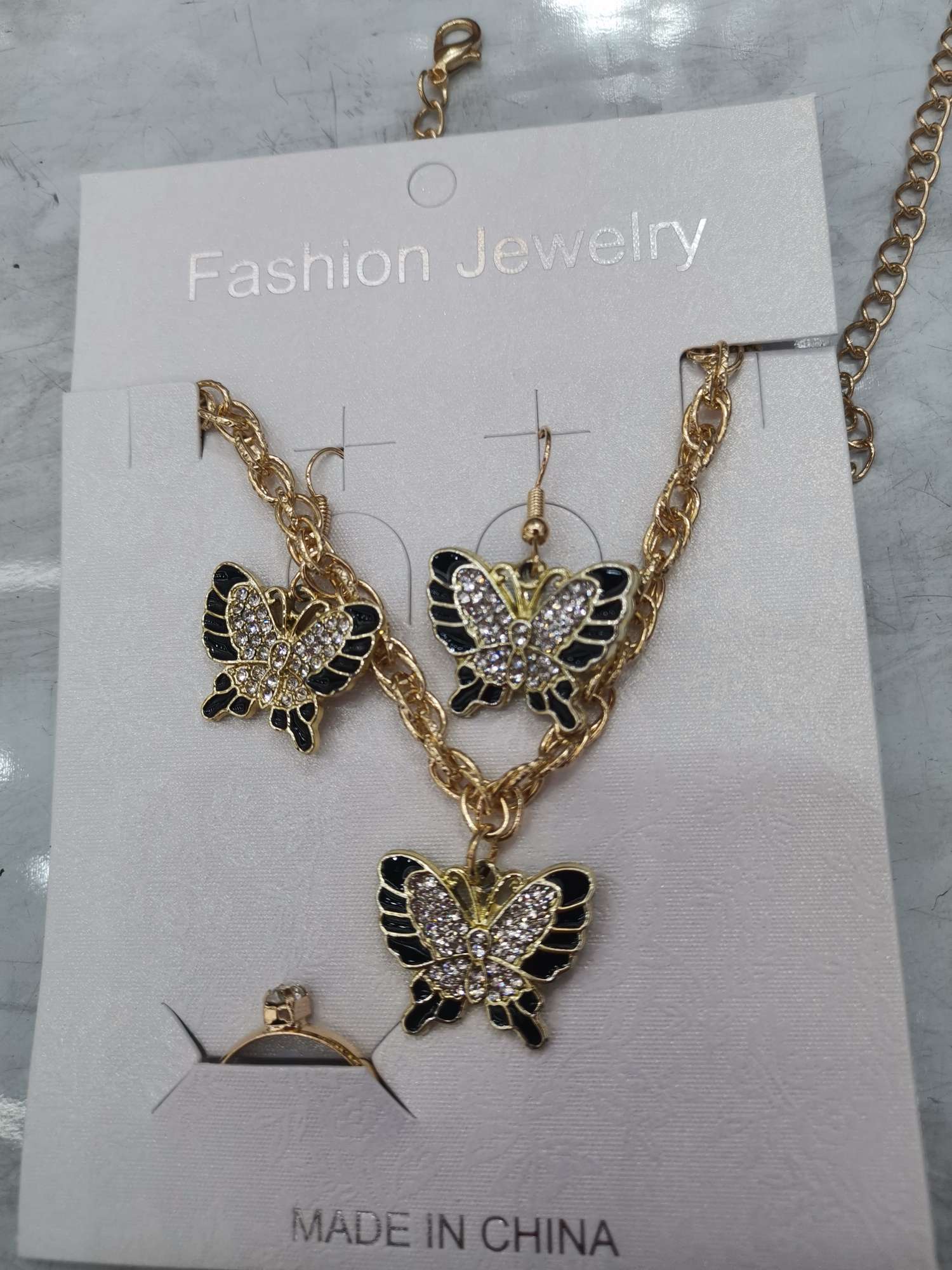 水晶锆石套链饰品首饰套装 耳钉六对装 2元店特价 防走光扣子设计 精致璀璨光泽 锆石套链精品首饰产品图