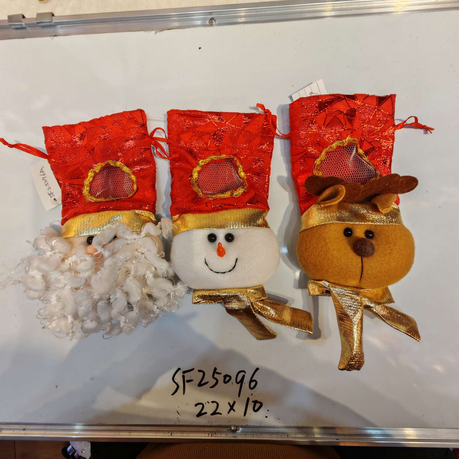 圣诞节礼物  圣诞节糖果袋  圣诞树上装饰  圣诞装饰产品图