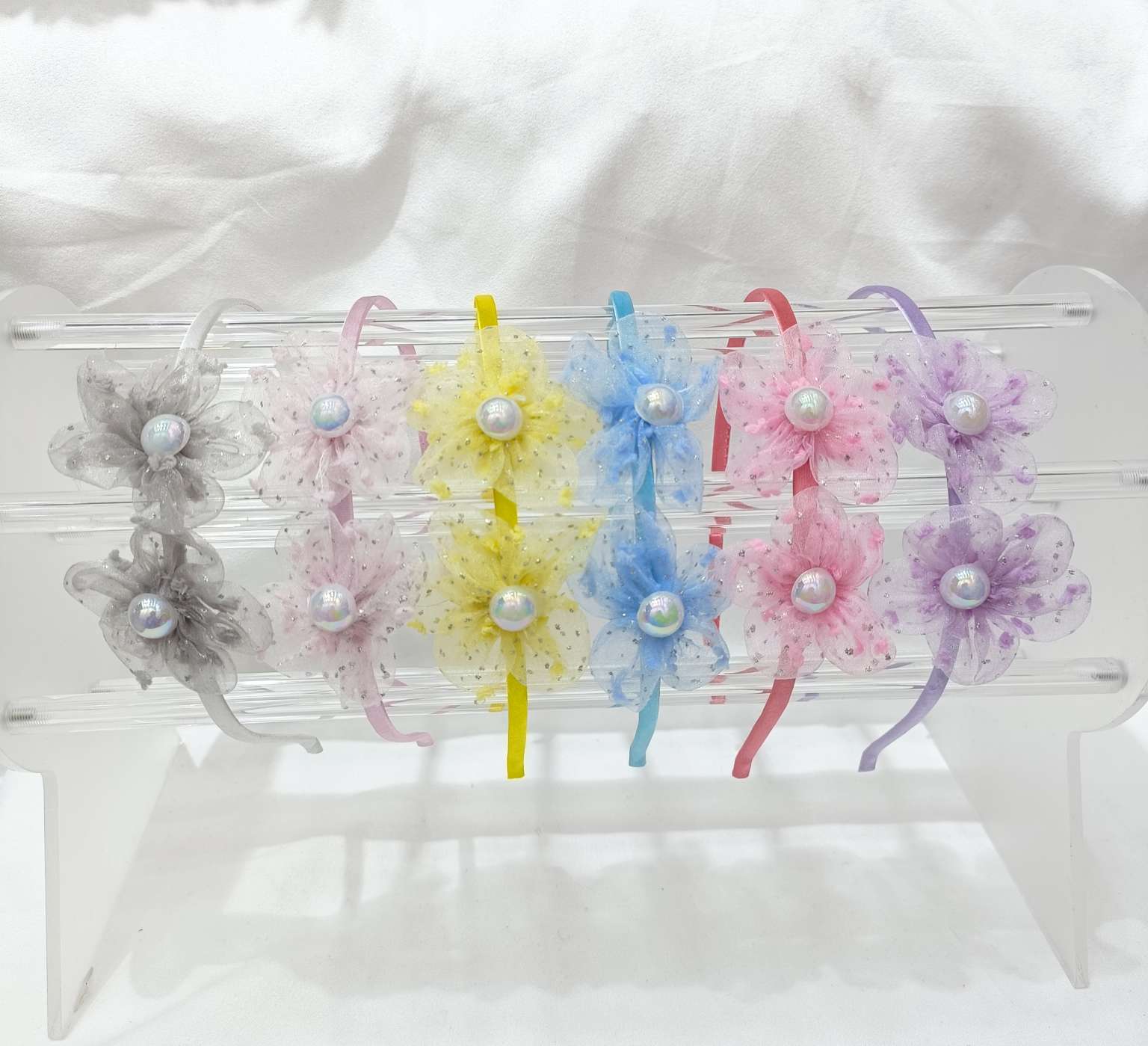 Korean-style spliced women's hairband headwear, hairband and hairpin integrated design, headband false hair, hairband accessory, fashionable and trendy head decoration Application Scenario