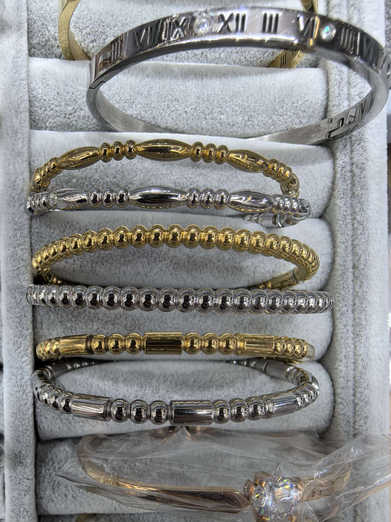 Titanium steel bracelets are popular on the Internet
