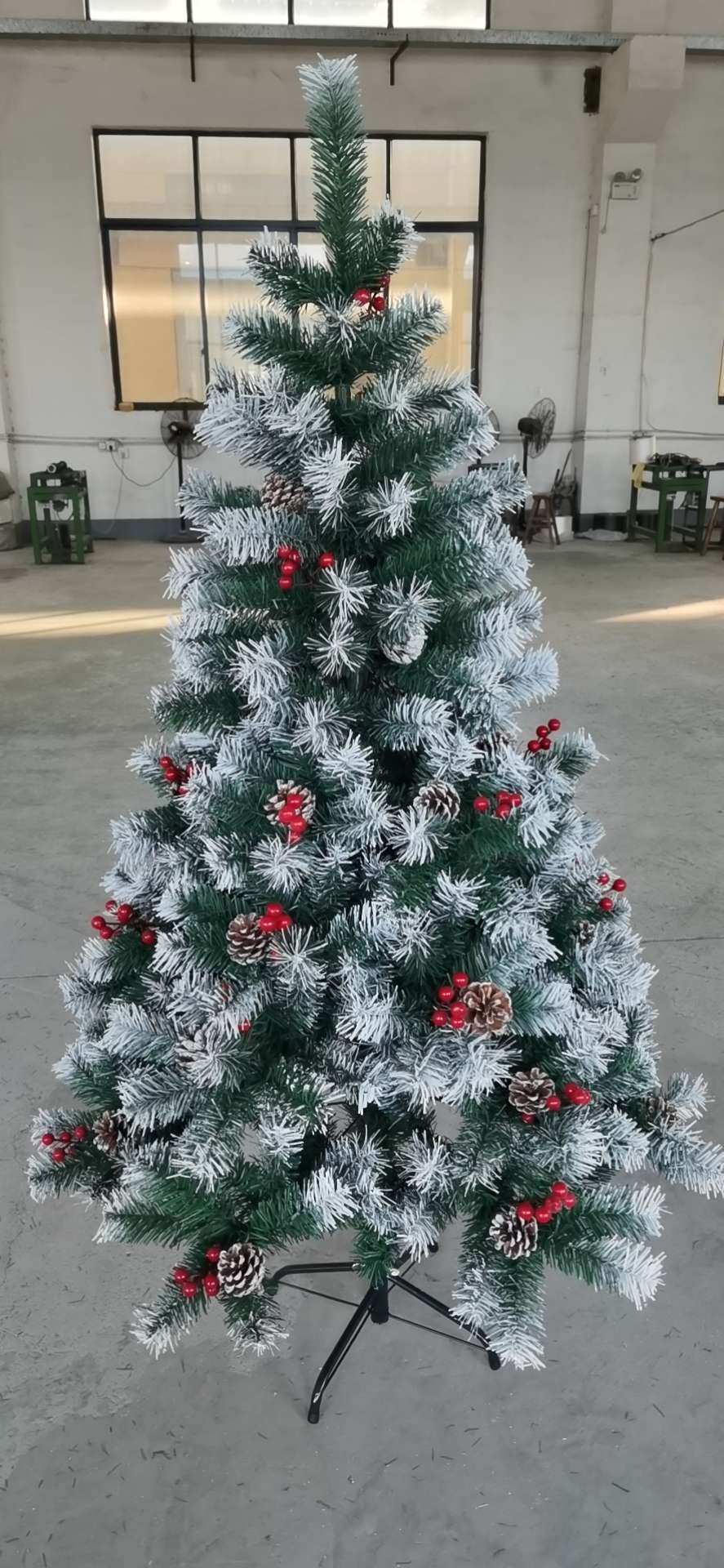 专业生产各种规格圣诞树，松针树，PE混合圣诞树飞雪花圣诞树飞雪花圣诞树