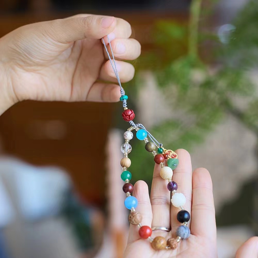 New Chinese-style 18-seed multi-treasure Bodhi mobile phone chain lanyard, exquisite beaded lotus pod lanyard, wrist lanyard details Picture