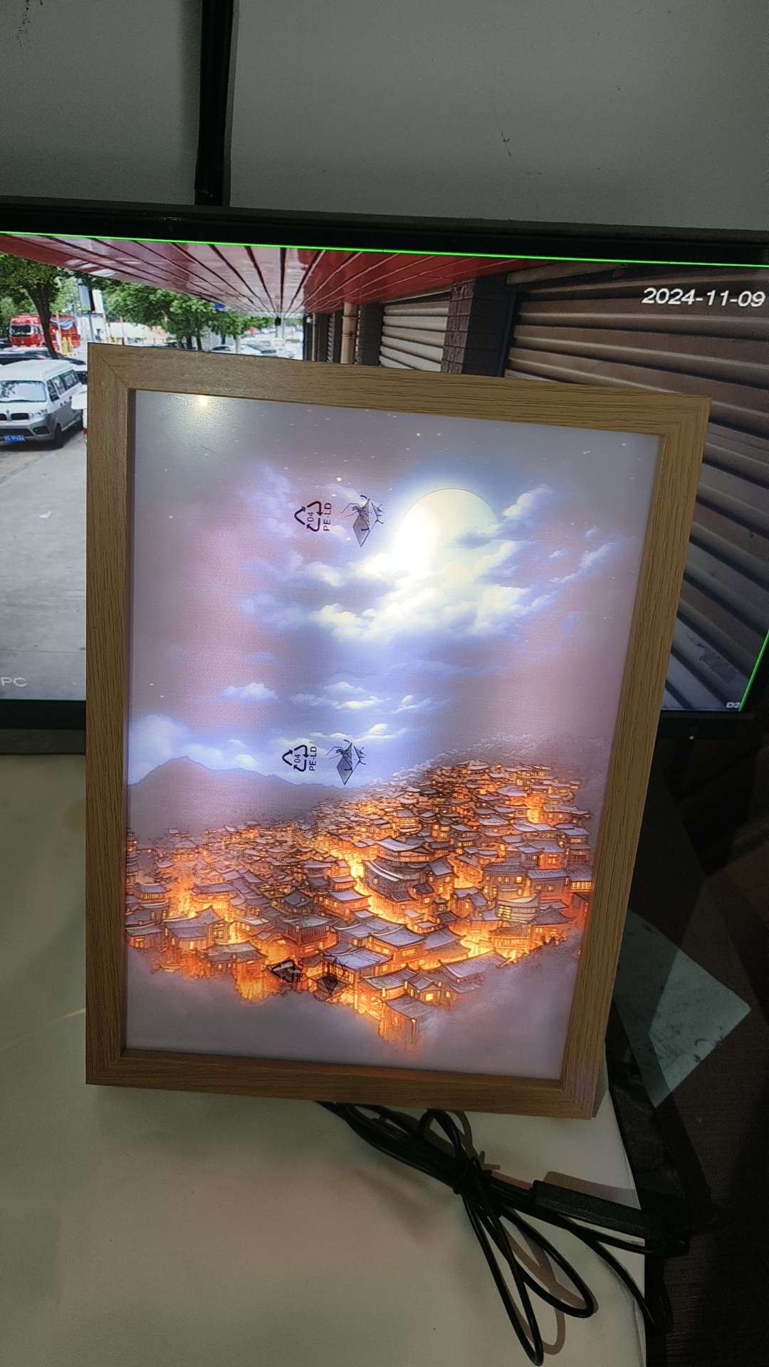 Light painting photo frame, wooden photo frame, metal photo frame, creative photo frame details Picture