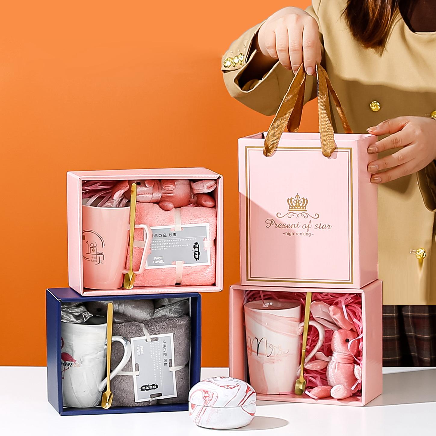 hand-holding gift set water cup female creative mug gift box cartoon cup wedding gift finished product ceramic cup return gift