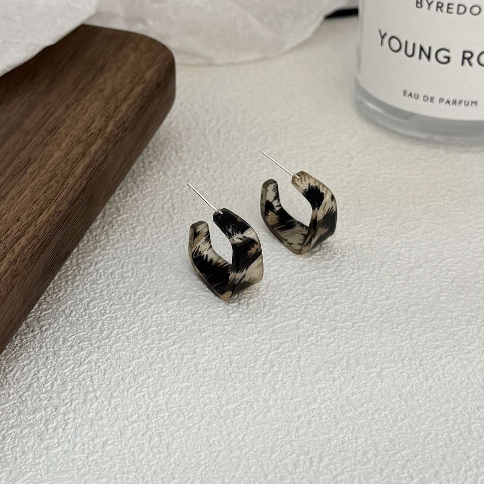 Aikewei Earrings specializes in creative leopard print board accessories, unique design earrings, exquisite small ear studs, and fashionable and personalized ear decorations detail image 3