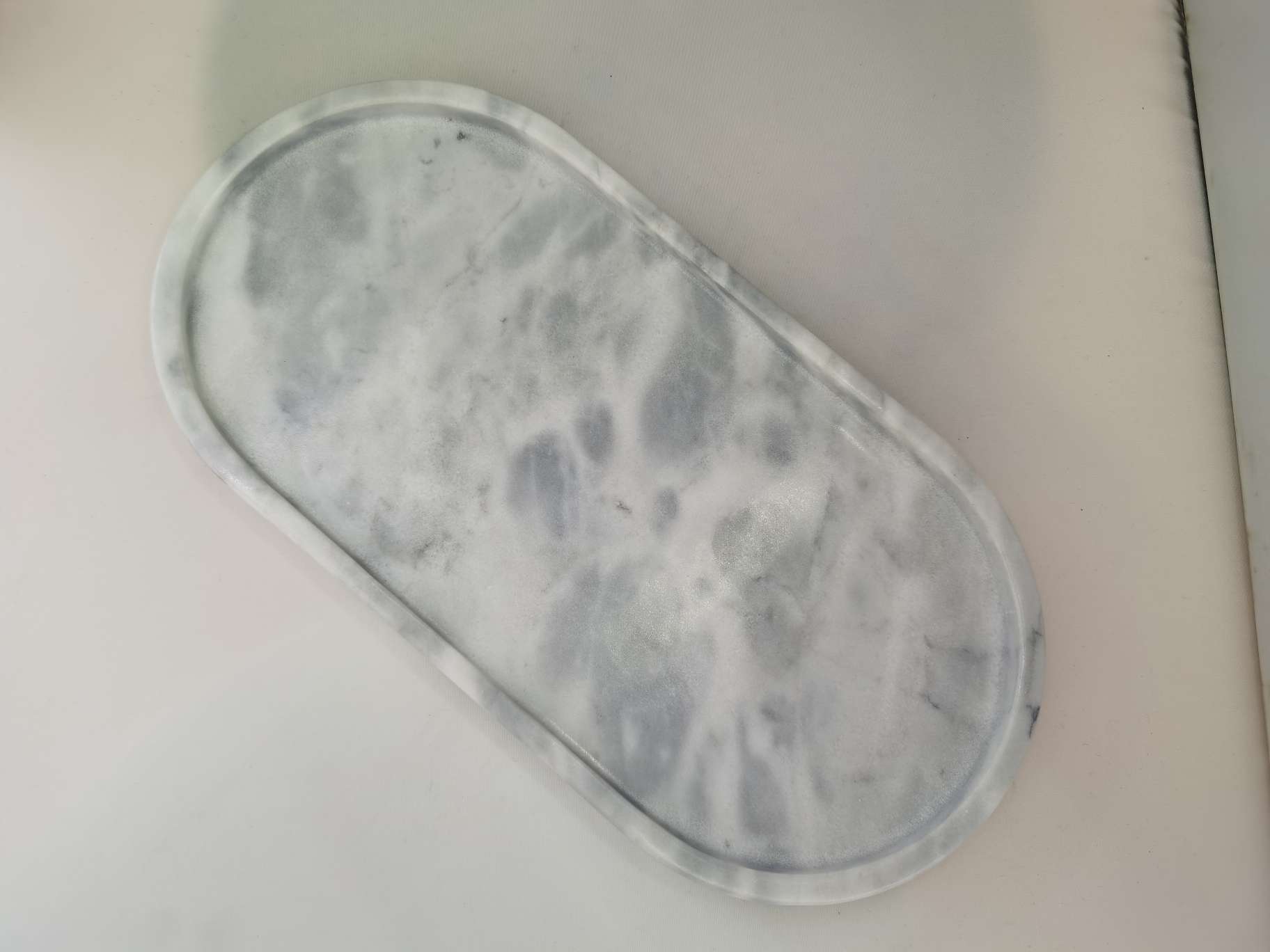 Oval marble display plate, aromatherapy handicrafts, stone tableware, hotel decoration tray, gift craft ornaments, exquisite life gifts Application Scenario