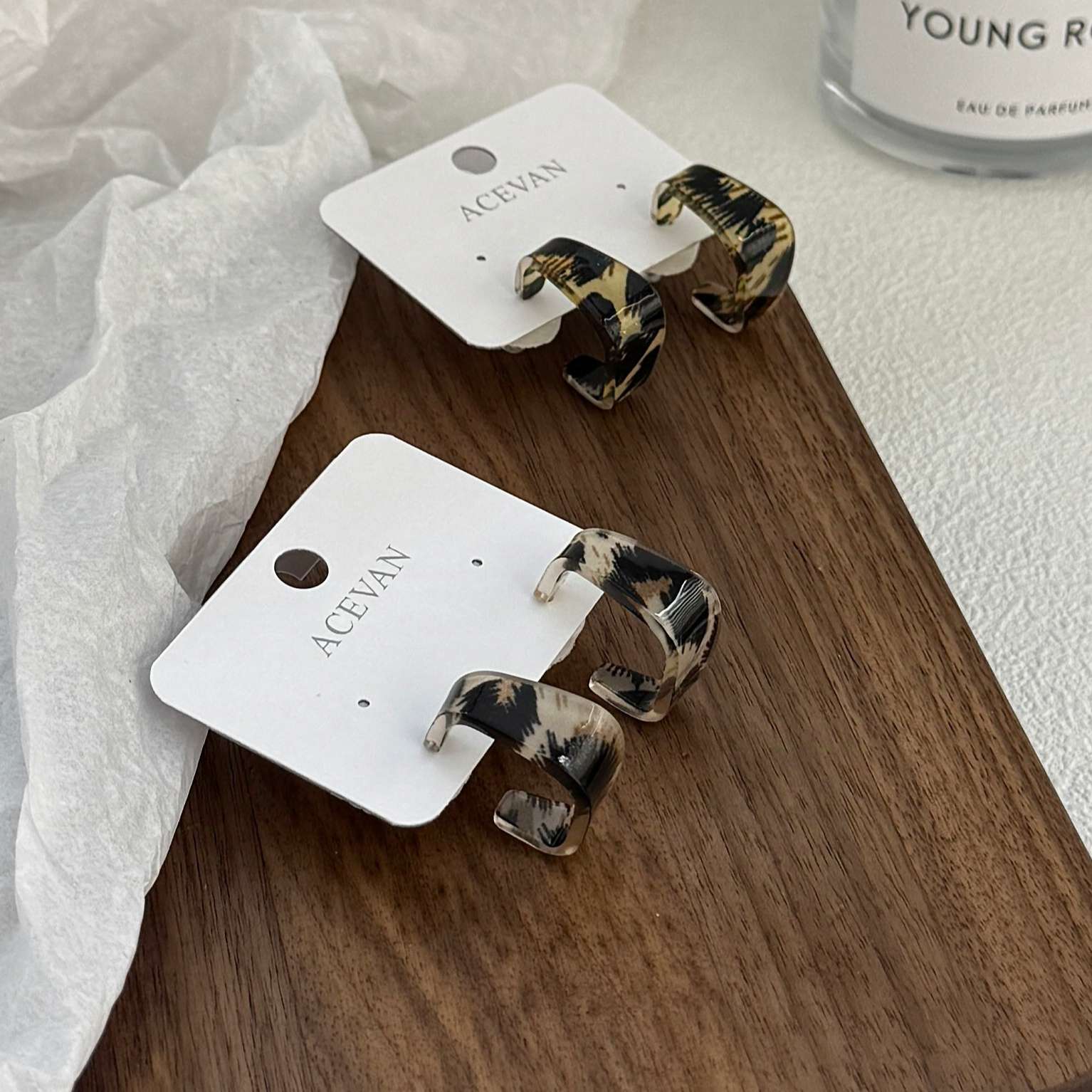 Aikewei Earrings specializes in creative leopard print board accessories, unique design earrings, exquisite small ear studs, and fashionable and personalized ear decorations