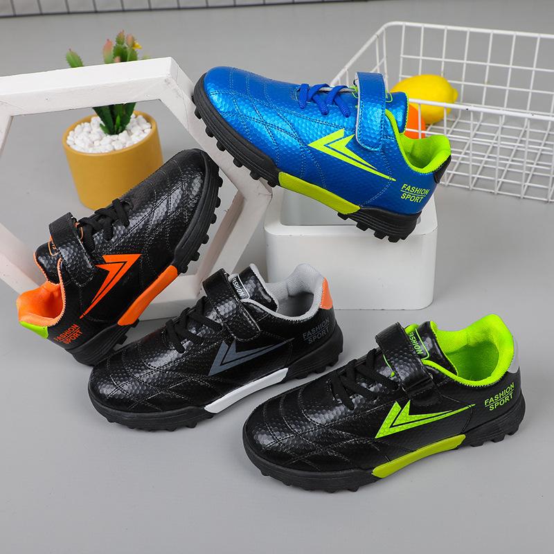 2023 autumn new children's sports shoes casual versatile boys football shoes primary school students non-slip soft bottom running shoes
