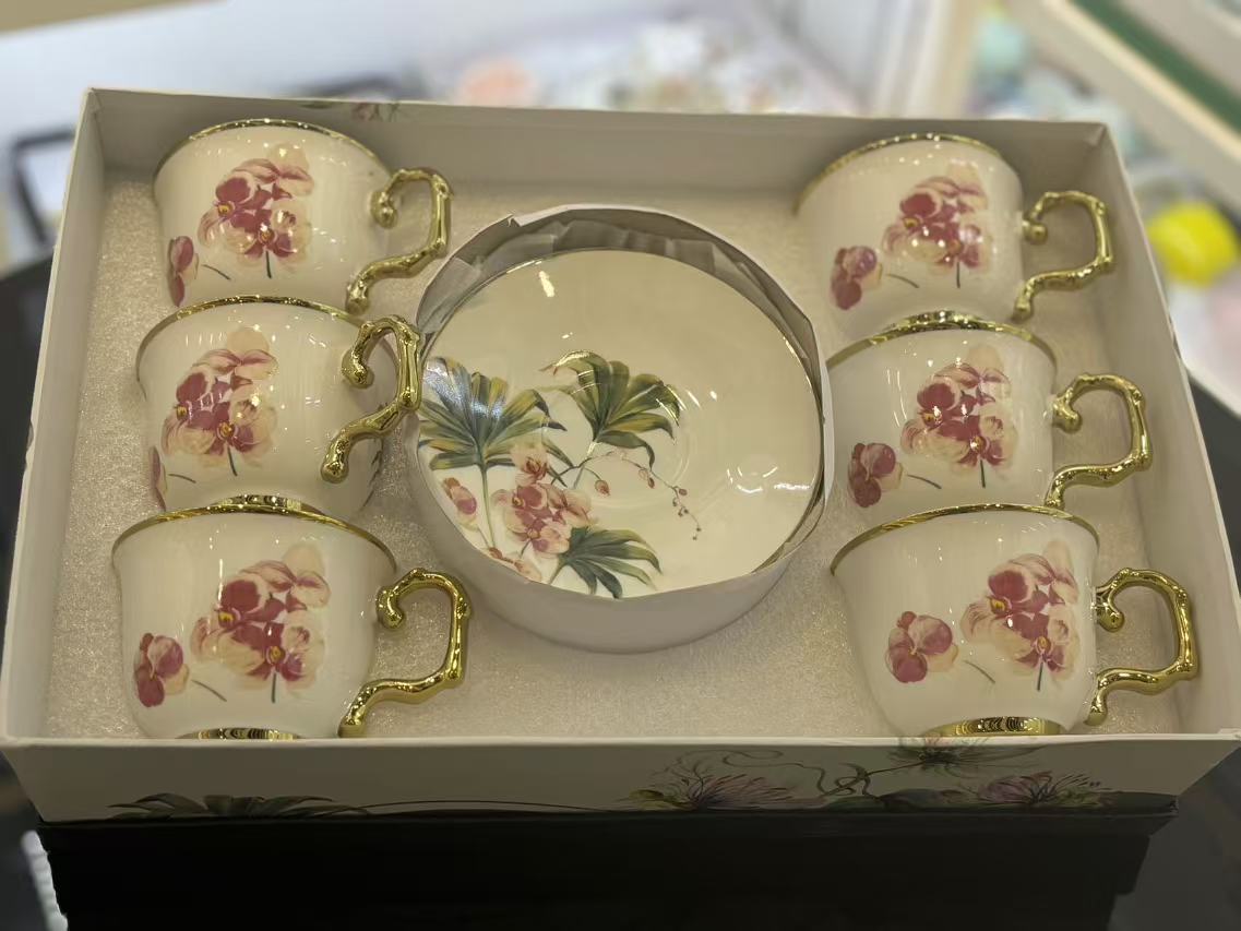 ins Simple Ceramic coffee cups and saucers with gold plating, Western restaurant coffee cup set, exclusively for export, pink Specification image