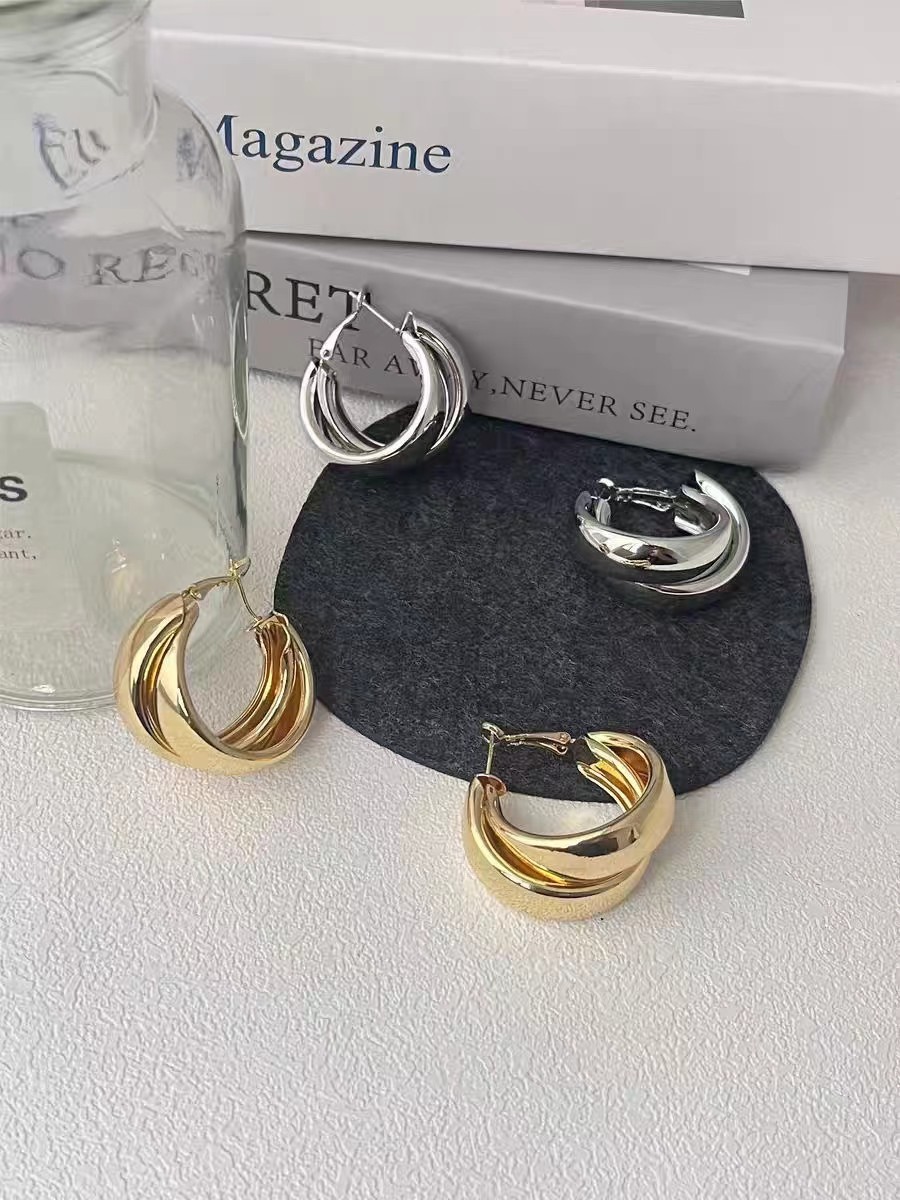 Brilliant cross-metal earrings, high-end earrings, unique design, fashionable women's accessories, eco-friendly and color-preserving electroplating