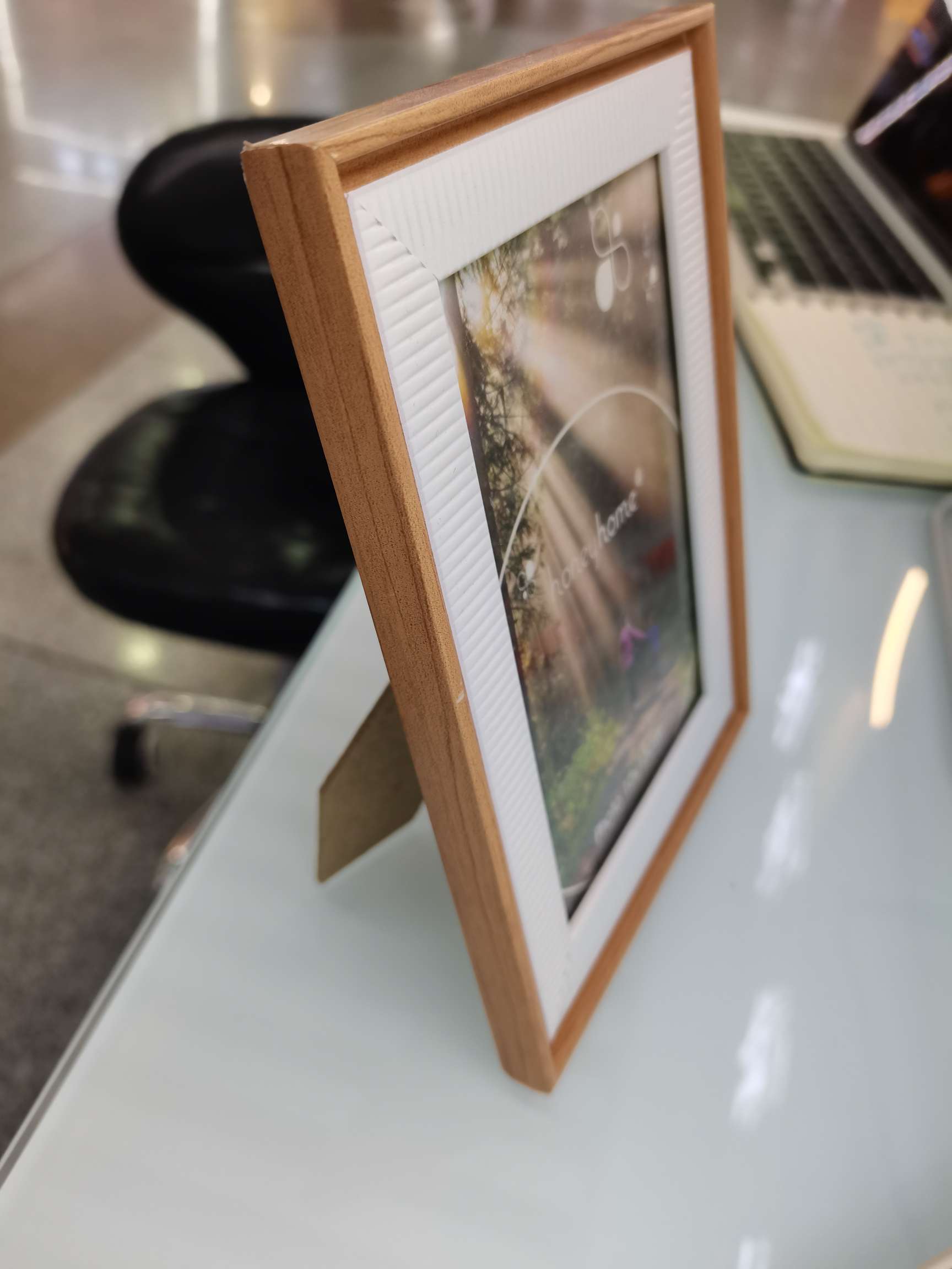 家饰装饰框架 高级木质相框 木色画框 相框摆台 美化生活空间 简约大气居家设计相框
相框摆台木质相框详情图3