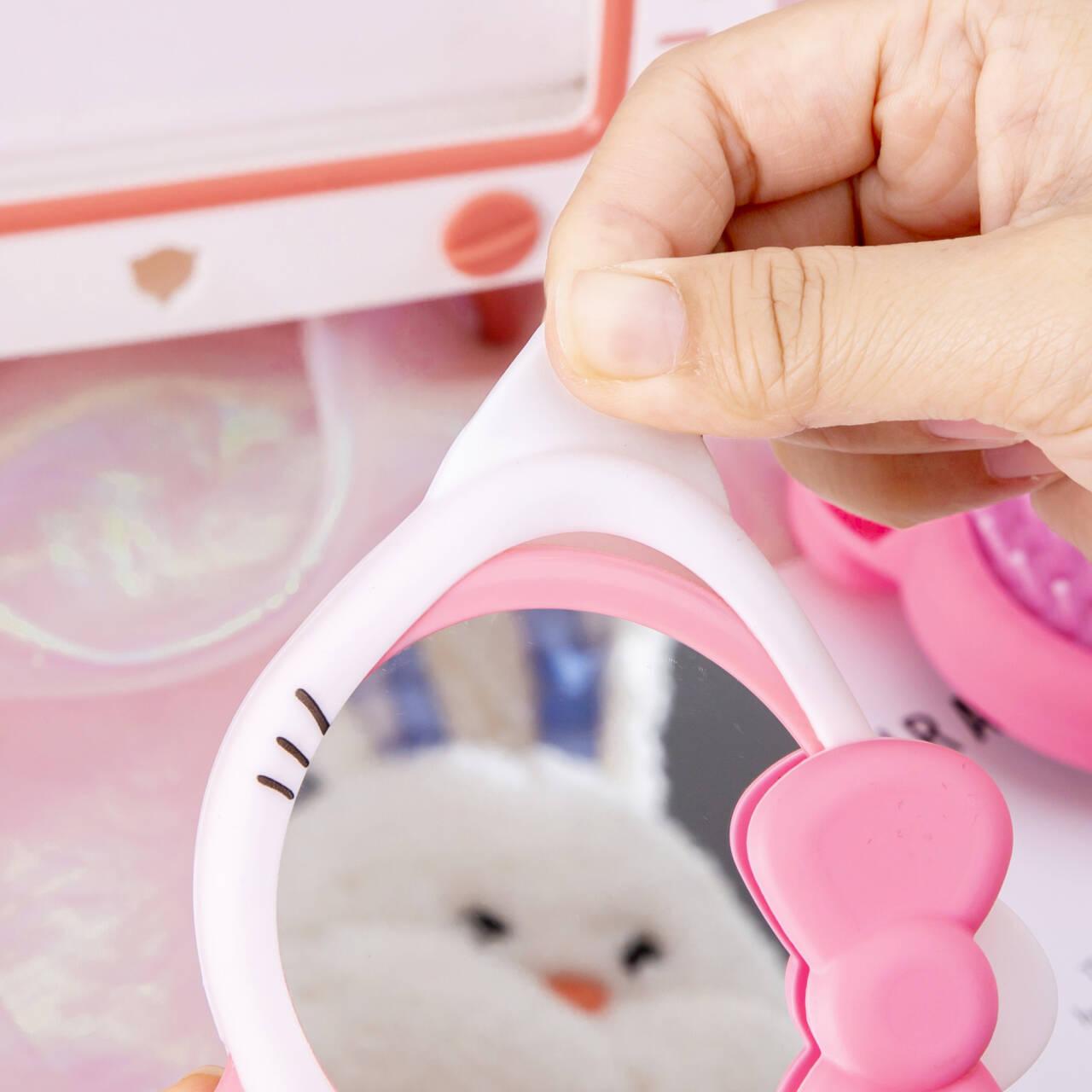 hl-013ins cute folding comb cartoon portable mirror and comb dual-use cover airbag massage comb student hairdressing comb Application Scenario