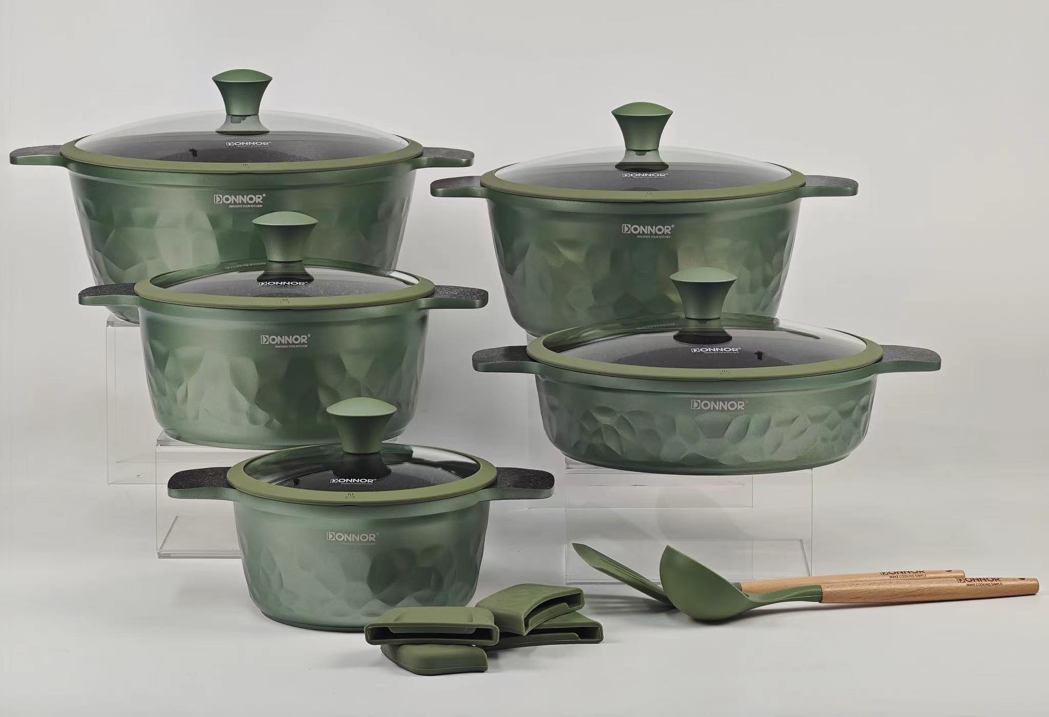 Chuangli Series 16-piece set :20/24/28/32 soup POTS, 28 shallow soup POTS, 2 pairs of silicone ear covers, 2 silicone LIDS, silicone spatulas on the bottom, stacked with 5 layers of silver foil boxes, black, pink and green Specification image