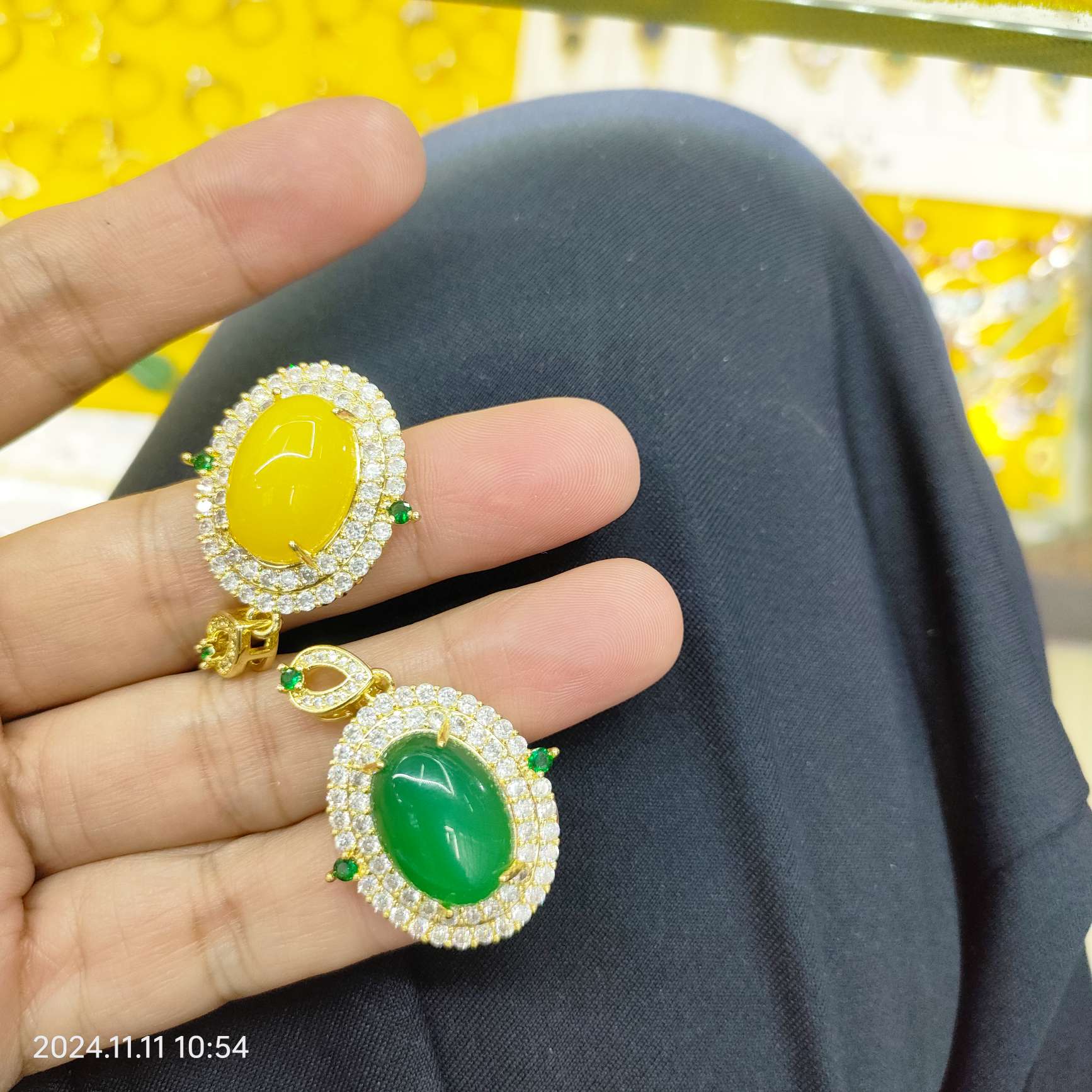 Chalcedony, agate, zircon, garnet, cherry Specification image