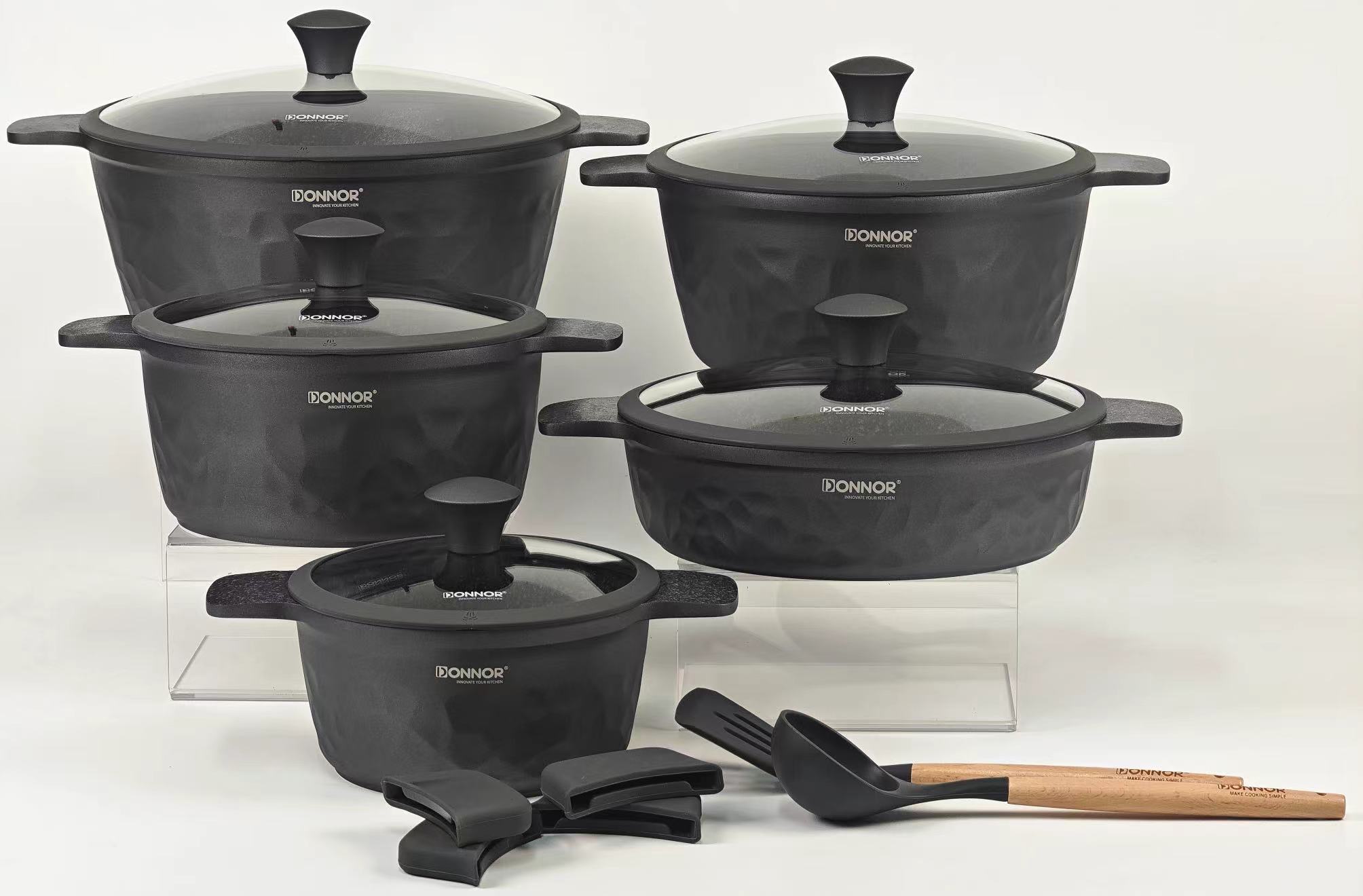 Chuangli Series 16-piece set :20/24/28/32 soup POTS, 28 shallow soup POTS, 2 pairs of silicone ear covers, 2 silicone LIDS, silicone spatulas on the bottom, stacked with 5 layers of silver foil boxes, black, pink and green details Picture