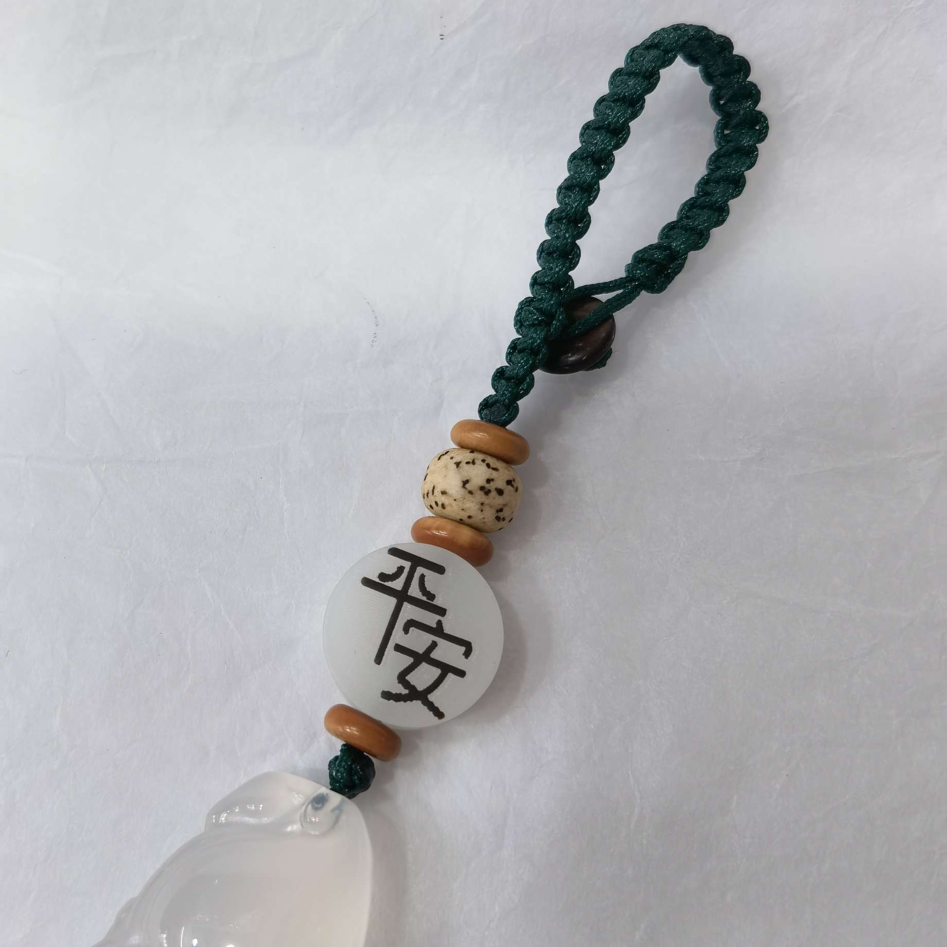 Wholesale of jewelry, men's and women's couple styles, agate keychains, pendants, bag hangers, mobile phone hangers, travel handicrafts, street stall economy, gift-giving Application Scenario