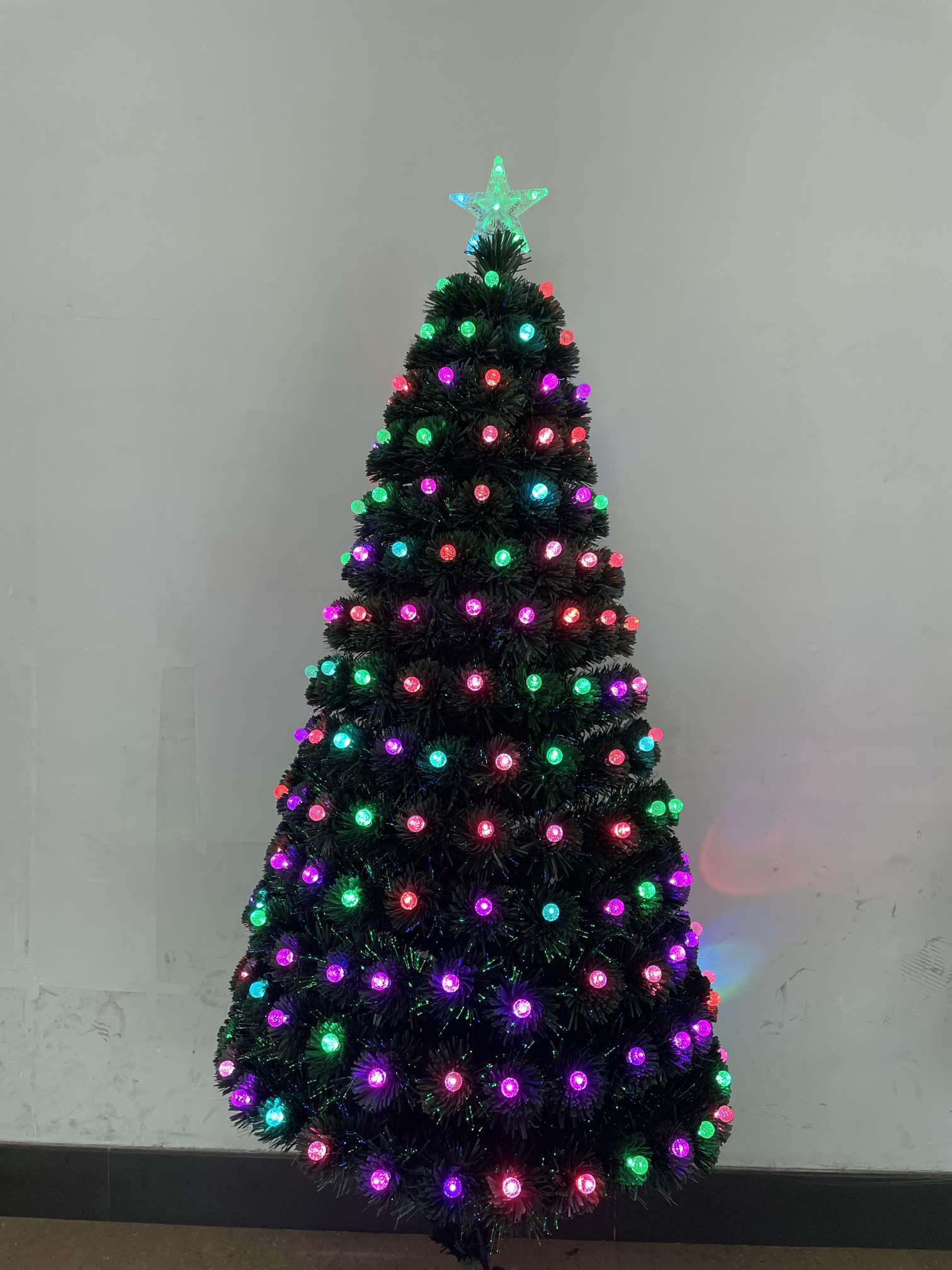 Office culture Christmas supplies, Snow White flying snowflakes, Christmas tree, LED curtain lights, holiday decoration, Christmas tree, festive atmosphere creation