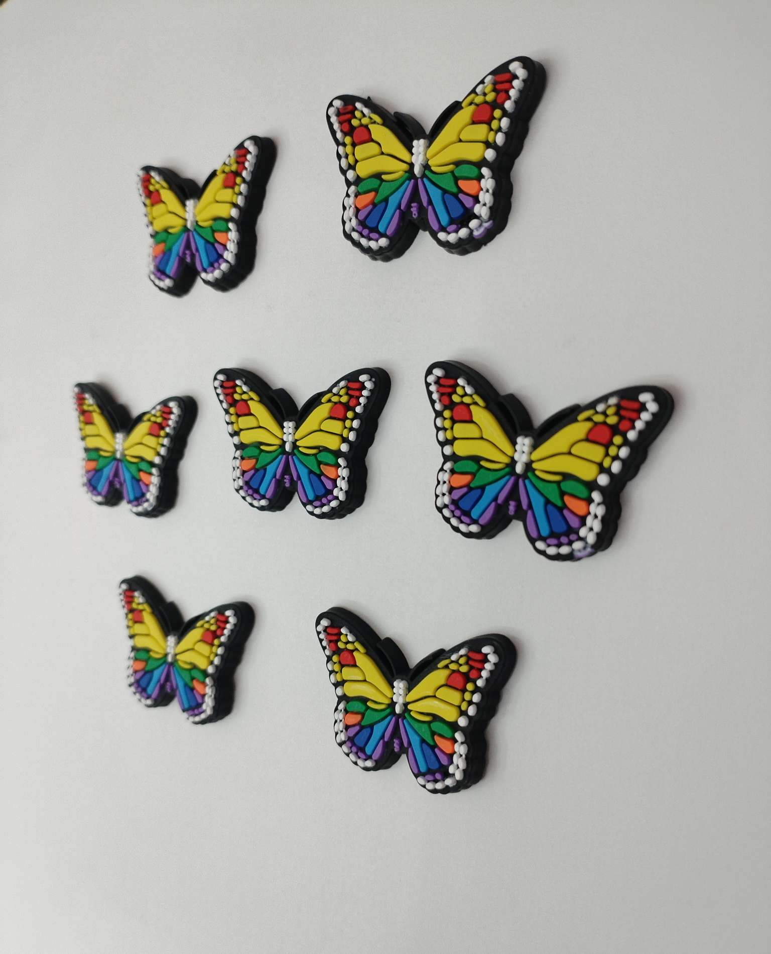 PVC soft glue cartoon color mariposa para niños headwear accesorios, caja de teléfono refrigerador, parche de equipaje, accesorios de hebilla de zapatos. detail image 3