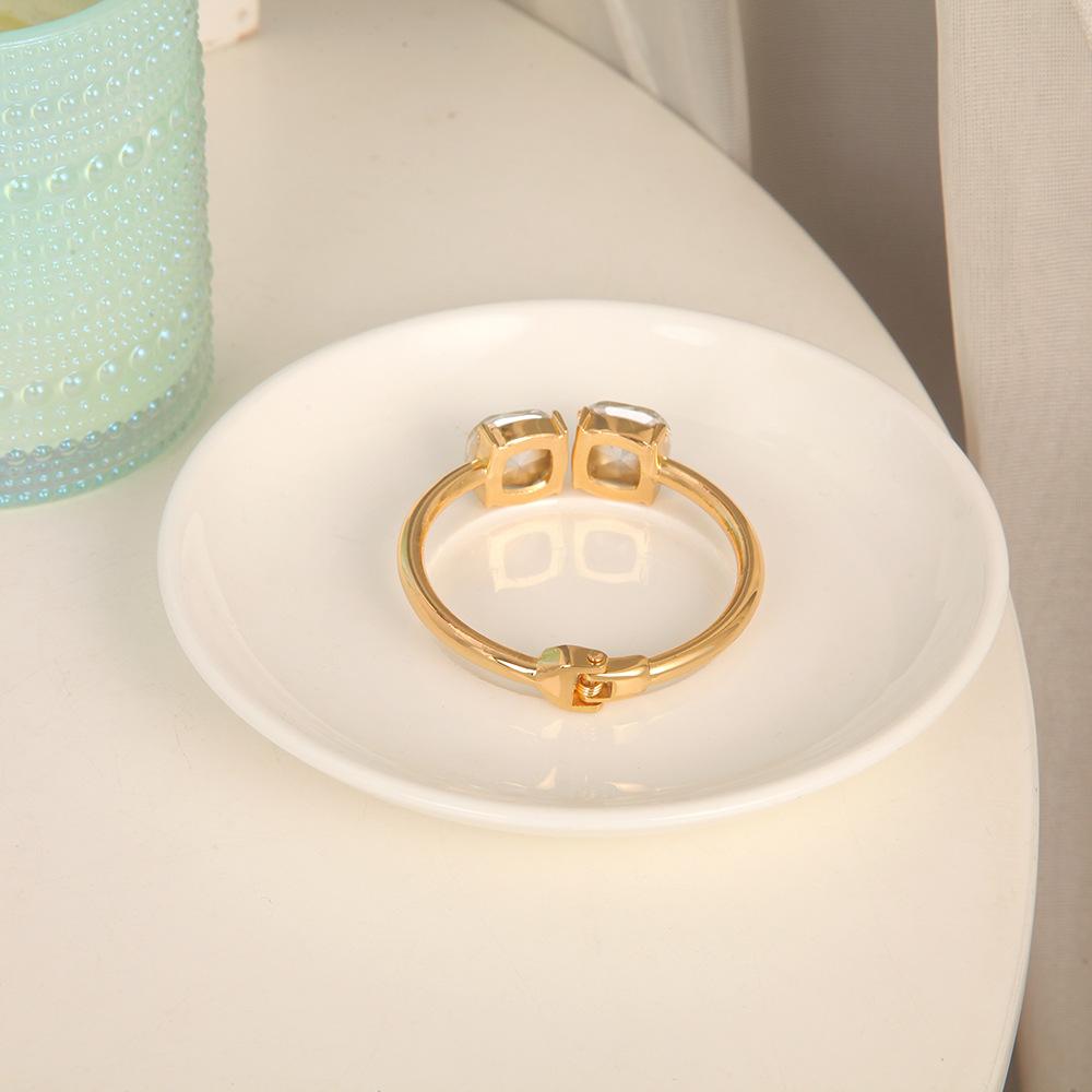 simple and light luxury curtain bandage metal irregular square glass embroidered glass curtain buckle curtain clip Application Scenario