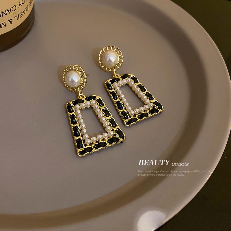 silver stud rhinestone-encrusted artificial leather earrings retro minority design earrings south korea personalized graceful and wild earrings Specification drawing