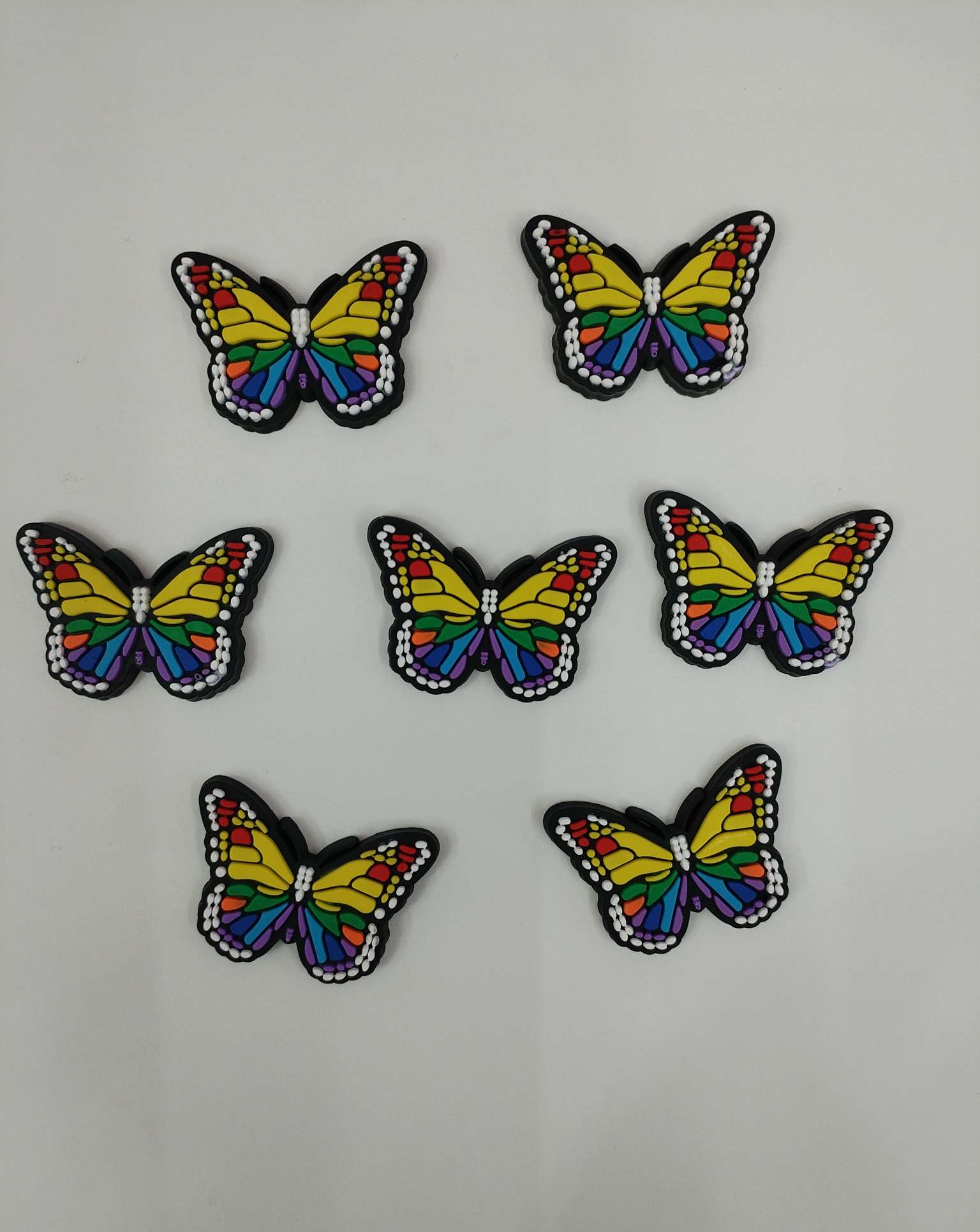 PVC soft glue cartoon color mariposa para niños headwear accesorios, caja de teléfono refrigerador, parche de equipaje, accesorios de hebilla de zapatos.