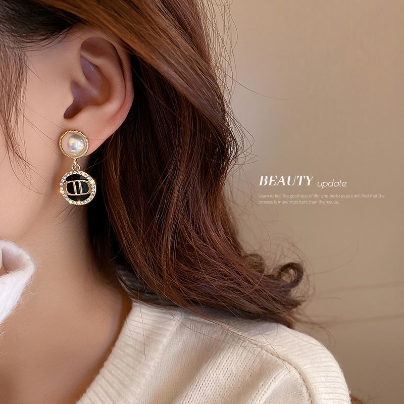 silver stud rhinestone-encrusted artificial leather earrings retro minority design earrings south korea personalized graceful and wild earrings Application Scenario