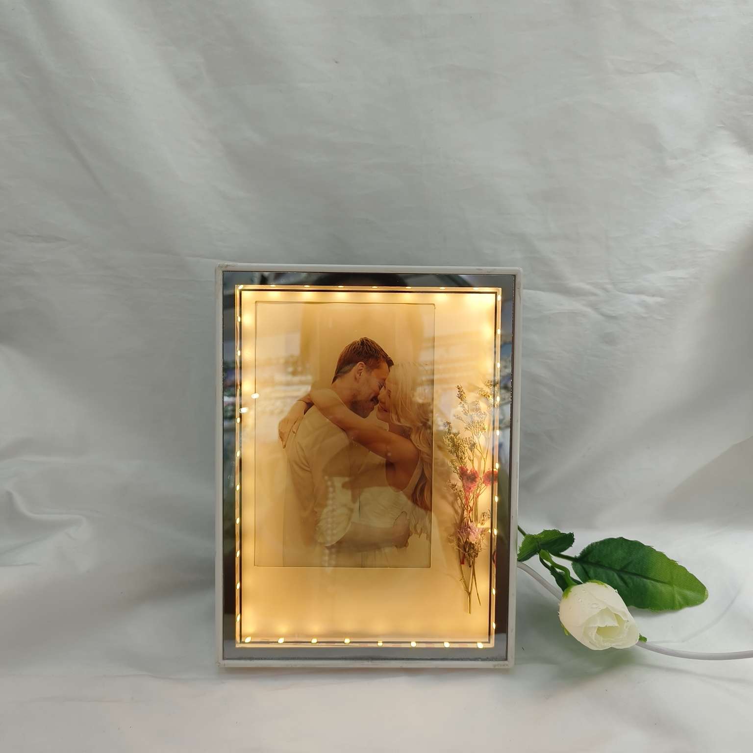 Marcos de fotos con luces marcos de fotos personalizados luces decorativas luminosas artesanías tarjetas de regalo creativas tarjetas de regalo de diseño único iluminación luces decorativas artesanías exquisitas detail image 3