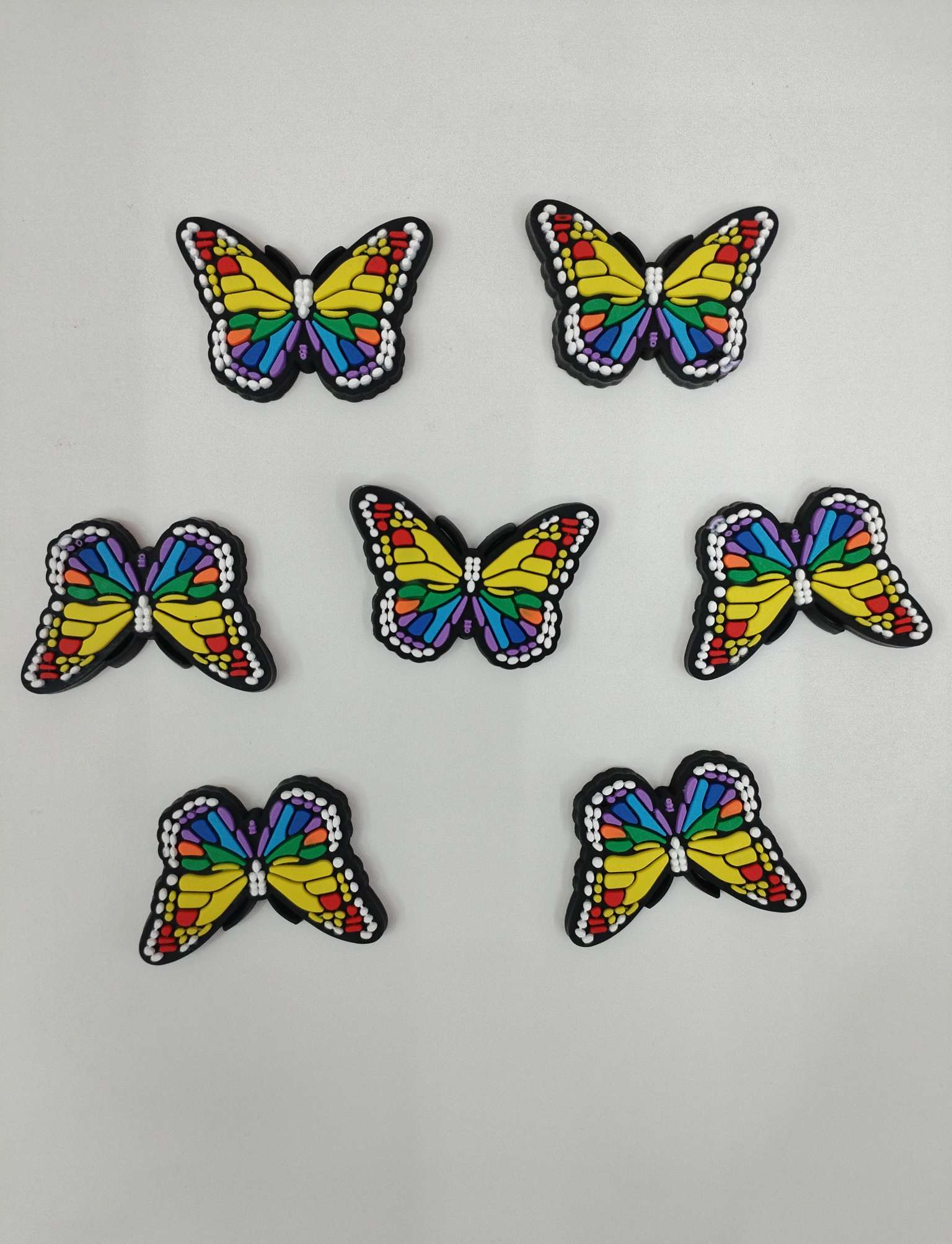 PVC soft glue cartoon color mariposa para niños headwear accesorios, caja de teléfono refrigerador, parche de equipaje, accesorios de hebilla de zapatos. details Picture