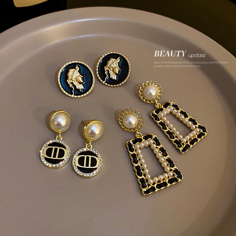 silver stud rhinestone-encrusted artificial leather earrings retro minority design earrings south korea personalized graceful and wild earrings full figure
