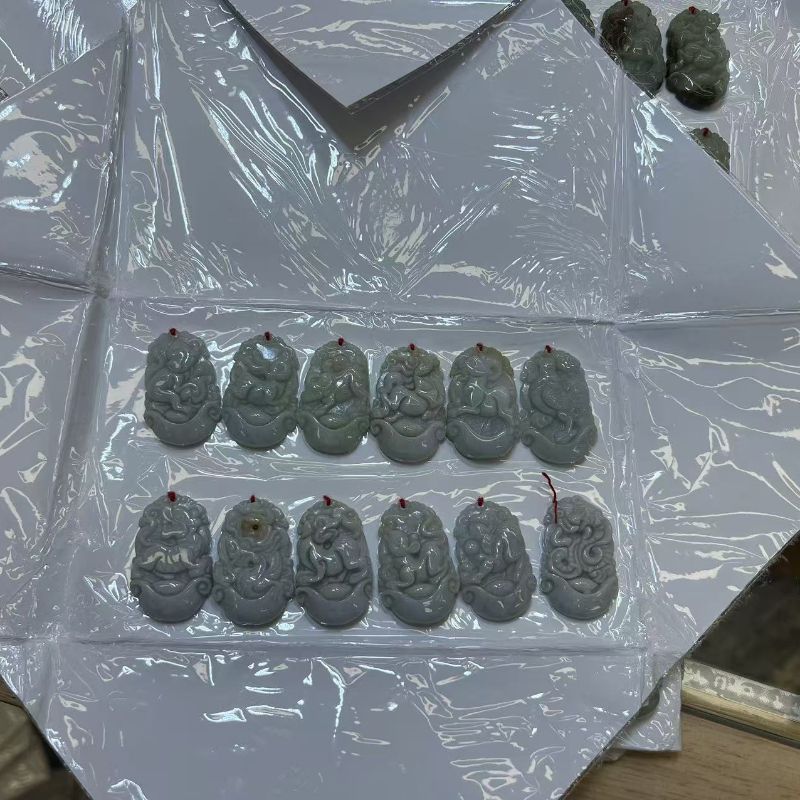 Природный изумруд 12 зодиака, крысы, тигры, драконьи змеи, кобылы, кабаны, свиные собаки и ожерелья с нефритовыми кольями охраняют животных pic 1