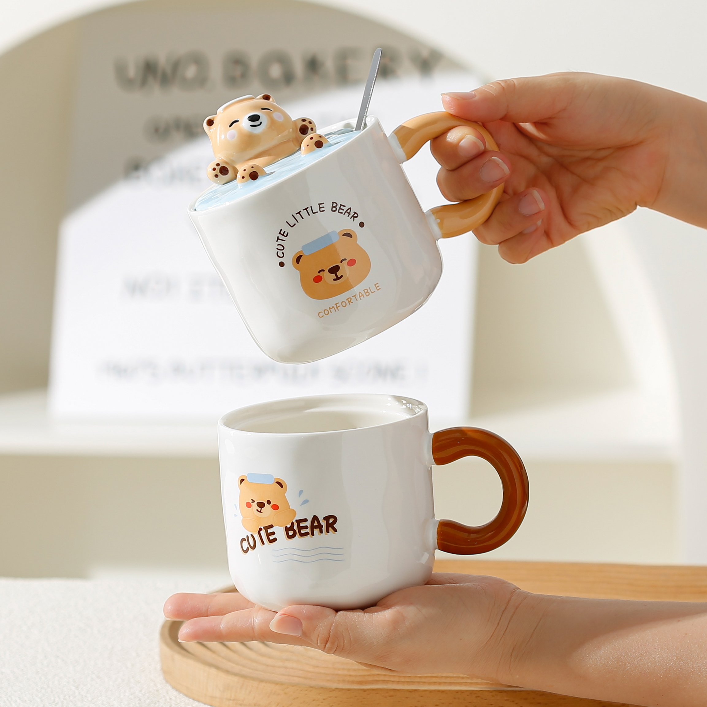 Ceramic cups, cute bear bath cups, household ceramic cups, high appearance level, girls and students, cute mug sets with cup LIDS, selected souvenirs, practical and durable water cups with stand LIDS, office mugs Item Picture