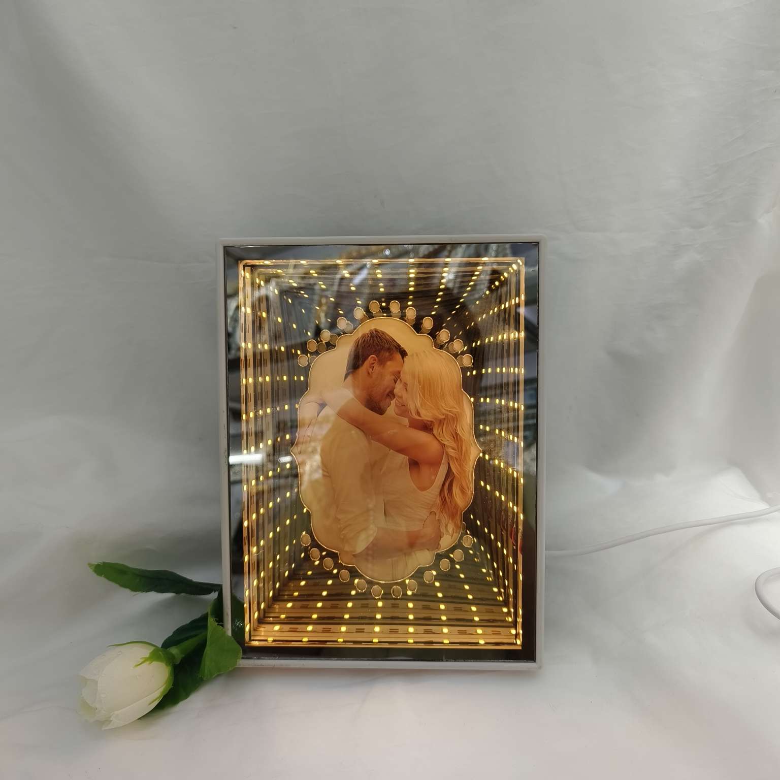 Marcos de fotos con luces marcos de fotos personalizados luces decorativas luminosas artesanías tarjetas de regalo creativas tarjetas de regalo de diseño único iluminación luces decorativas artesanías exquisitas Application Scenario
