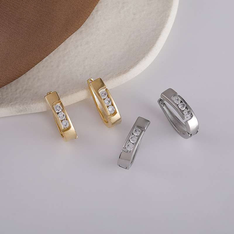 في عام 2025، طمس القرط المموج الجديد من النساء بالذهب Item Picture