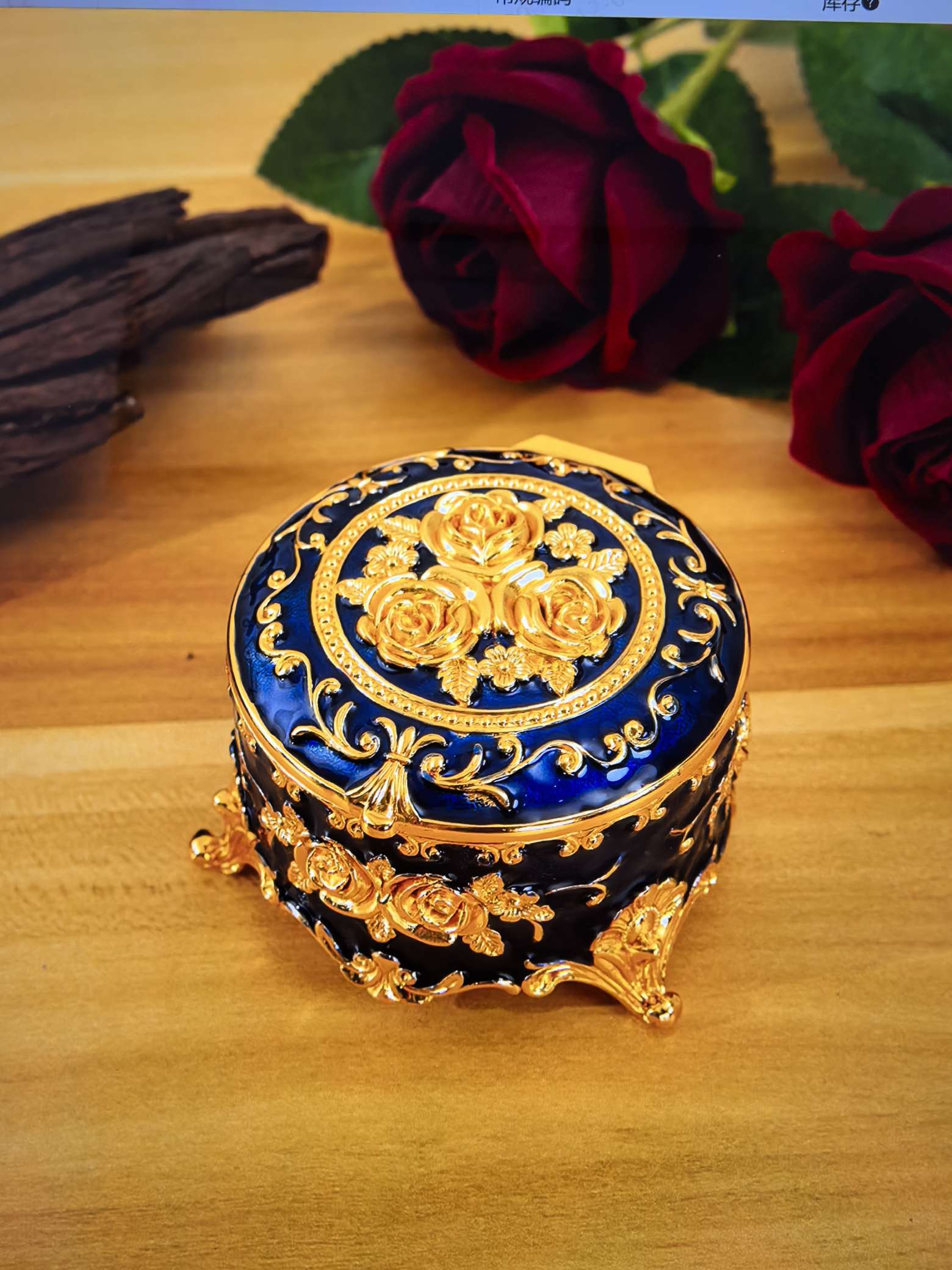 欧式玫瑰花珠宝盒轻奢创意珠宝彩色手工绘制首饰盒结婚装饰情人节戒指项链金属高档金属首饰盒产品图