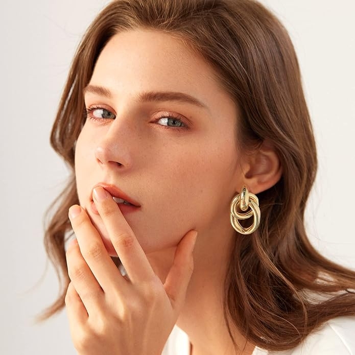 Metal ligero de lujo pendientes concéntricos de alta calidad de sentido de los orejones orejones orejeras colgantes hebillas accesorios joyas mujeres comercio exterior transfronterizo venta caliente details Picture