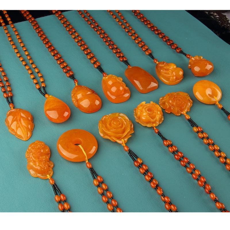 old beeswax sweater chain 10 yuan pattern red women's beeswax sweater chain beeswax matching necklace full figure