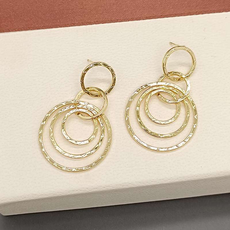 European and American retro ear hooks, personalized alloy multi-layer round earrings, women 's fashionable and trendy party earrings earrings Application Scenario