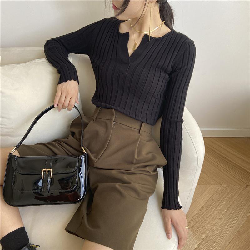 1575 autumn and winter french scheming semi-open chest v-neck slim fit slimming sweater bottoming shirt inner wear blouse women details Picture
