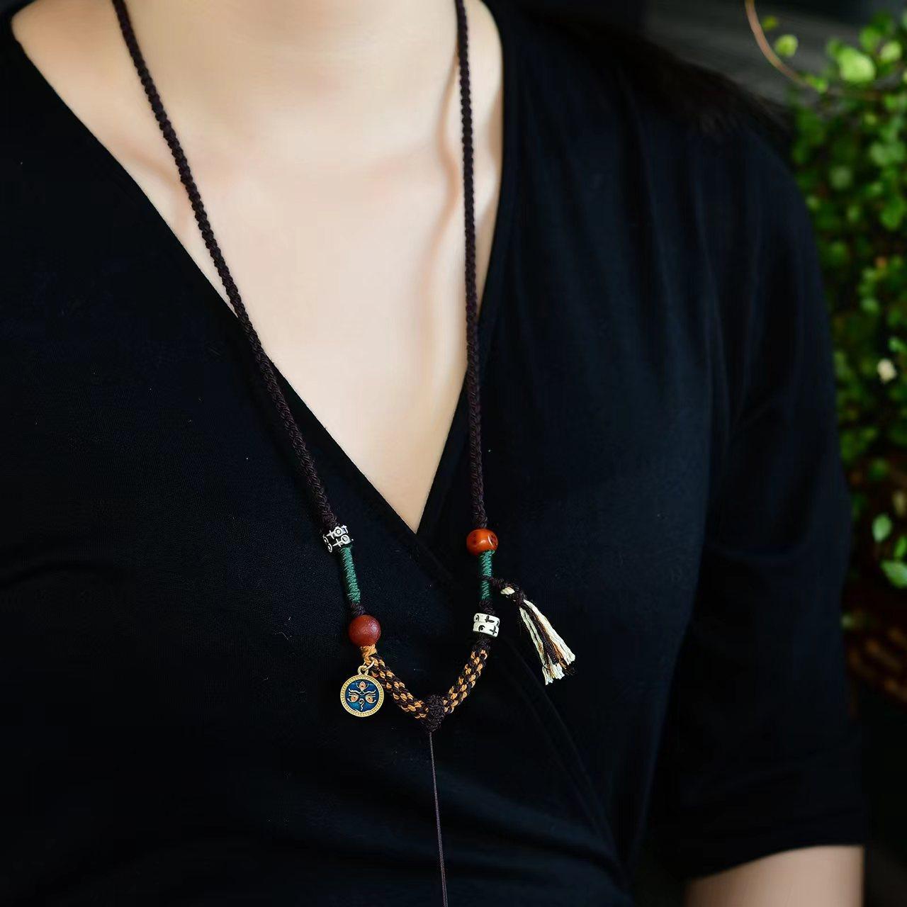 hand-woven lanyard pendant rope necklace rope wholesale ethnic style jewelry beeswax pendant necklace rope national style Application Scenario